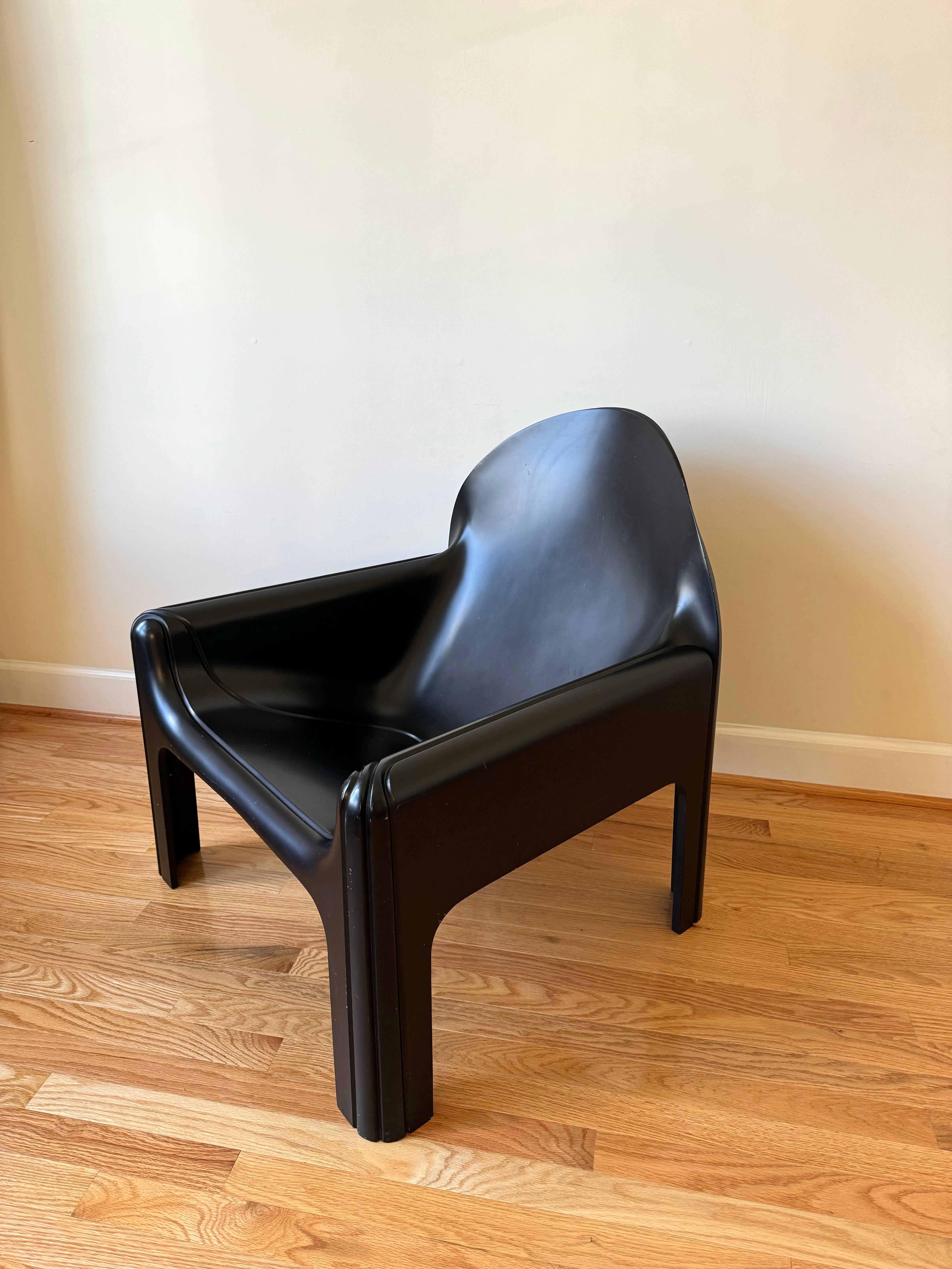 Fauteuil modèle 4794 de Gae Aulenti pour Kartell État moyen - En vente à Centreville, VA