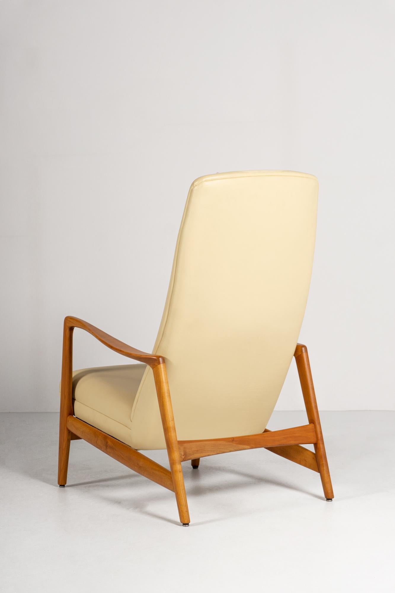 Cuir Fauteuil Modèle 829 de Rastad and Relling, Cassina, Italie, 1960 en vente