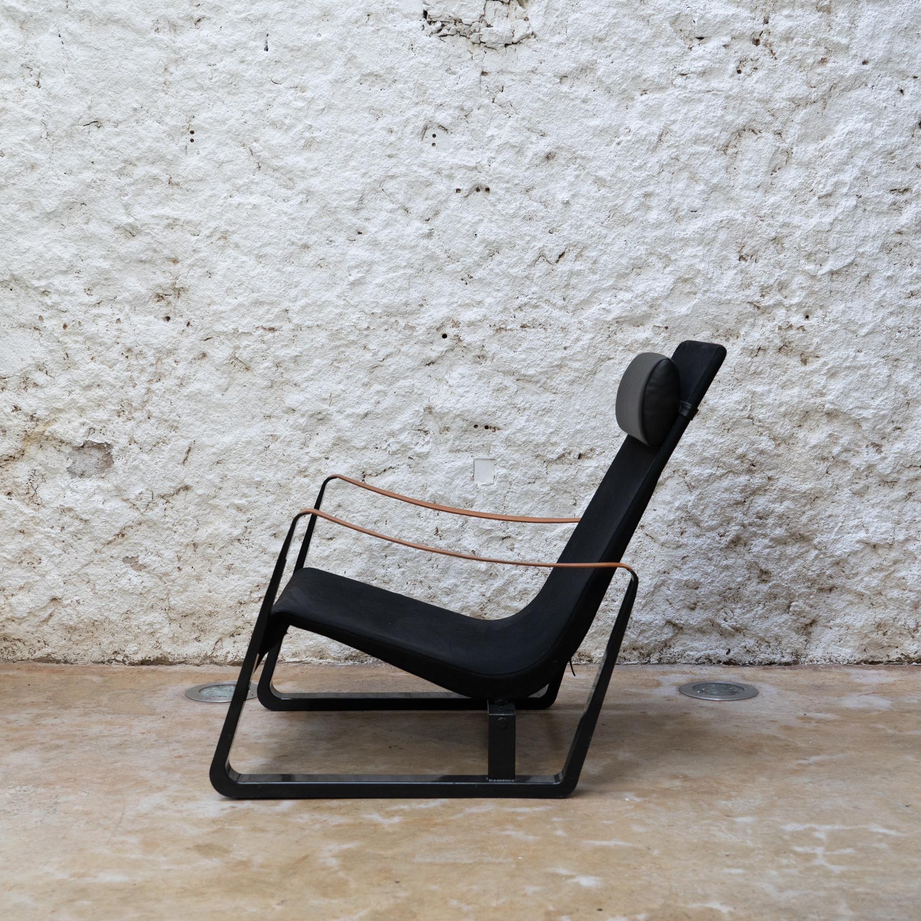Tissu d'ameublement Fauteuil Modèle Cité de Jean Prouvé, fabriqué par Vitra, 2002 en vente