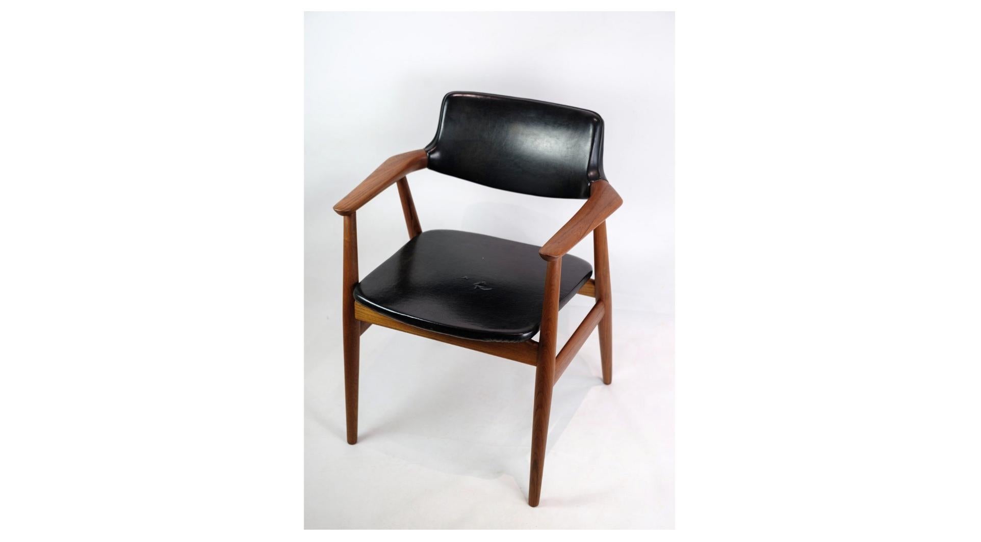 Armchair, model GM11 with solid teak frame designed by Svend Åge Eriksen manufactured by Glostrup Møbelfabrik in 1962. The chair is inspected at a workshop before possible delivery.
Dimensions in cm: H: 76 W: 61 D: 48.5 SH: 45

This product will
