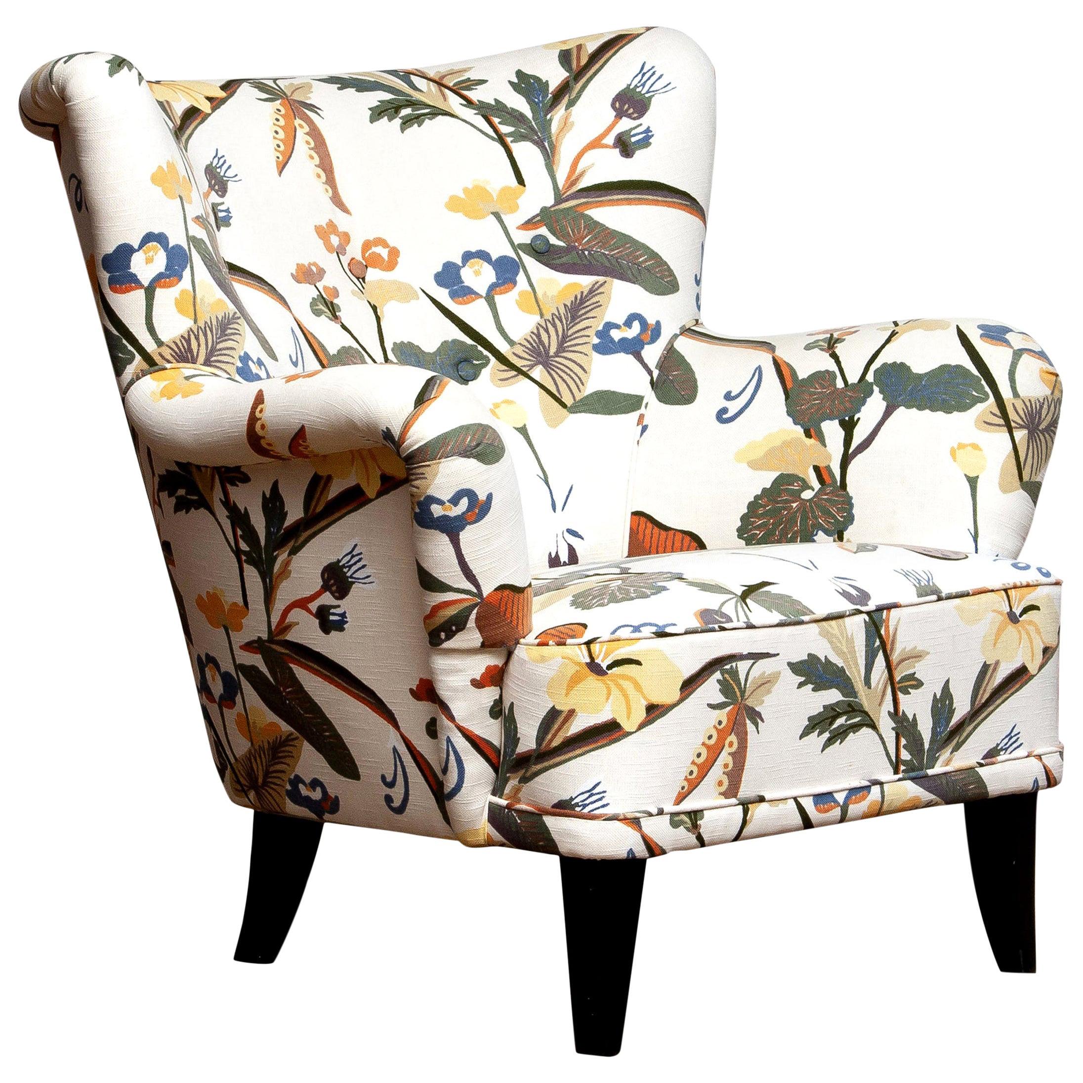 Extremely beautiful 1940s-1950s arm / lounge / club chair upholstered (in a later period) with the typical floral print fabric designed by Josef Frank.
This chair is designed by Ilmari Lappalainen for Asko, Finland. 