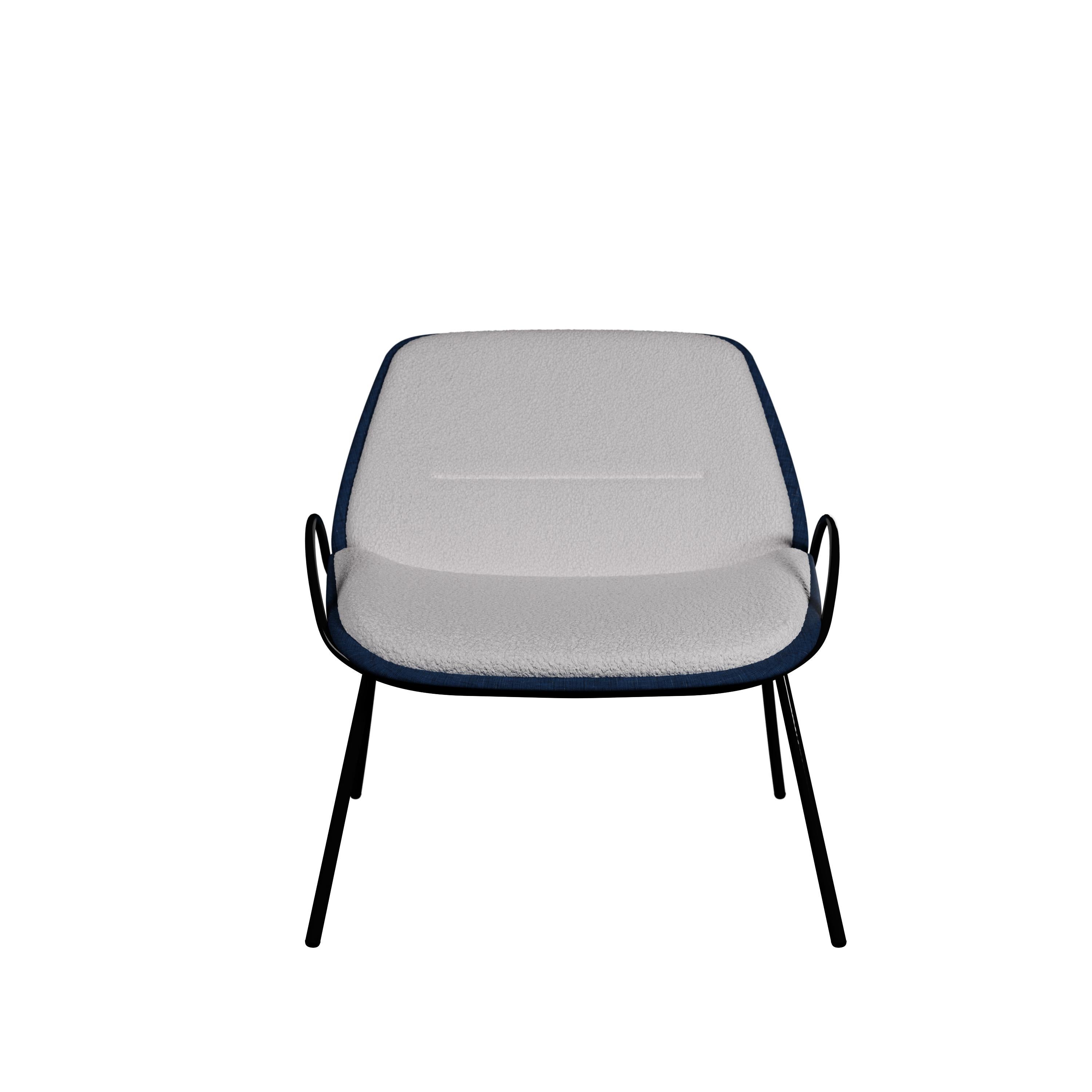 Conçu dans un souci de confort et de design, le fauteuil Much avec demi-bras est un fauteuil polyvalent qui offre une solution unique et élégante pour votre intérieur.

Fabriqué à partir d'un cadre robuste en fer époxy noir, Munch dégage une