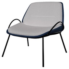 Sillón Munch con medio brazo en tela y boucle hecho a mano por Murmurio