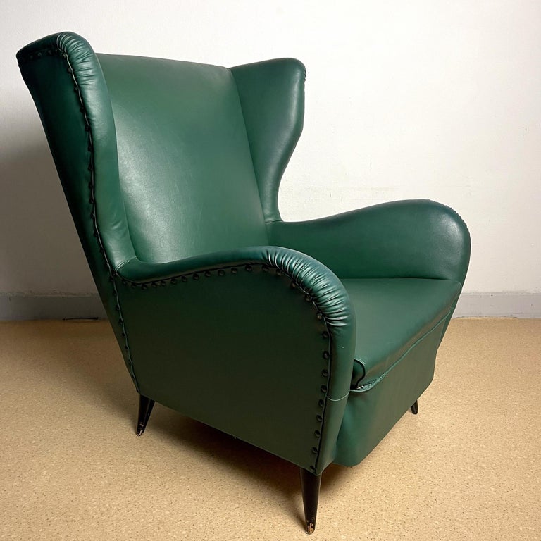 Armchair of Paolo Buffa Italy 1950s Green leather For Sale 4