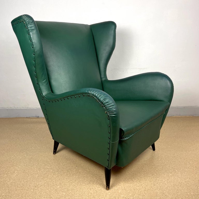 Mid-Century Modern Armchair of Paolo Buffa Italy 1950s Green leather For Sale