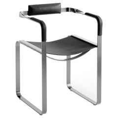 Sillón, acero plateado y cuero negro, estilo contemporáneo