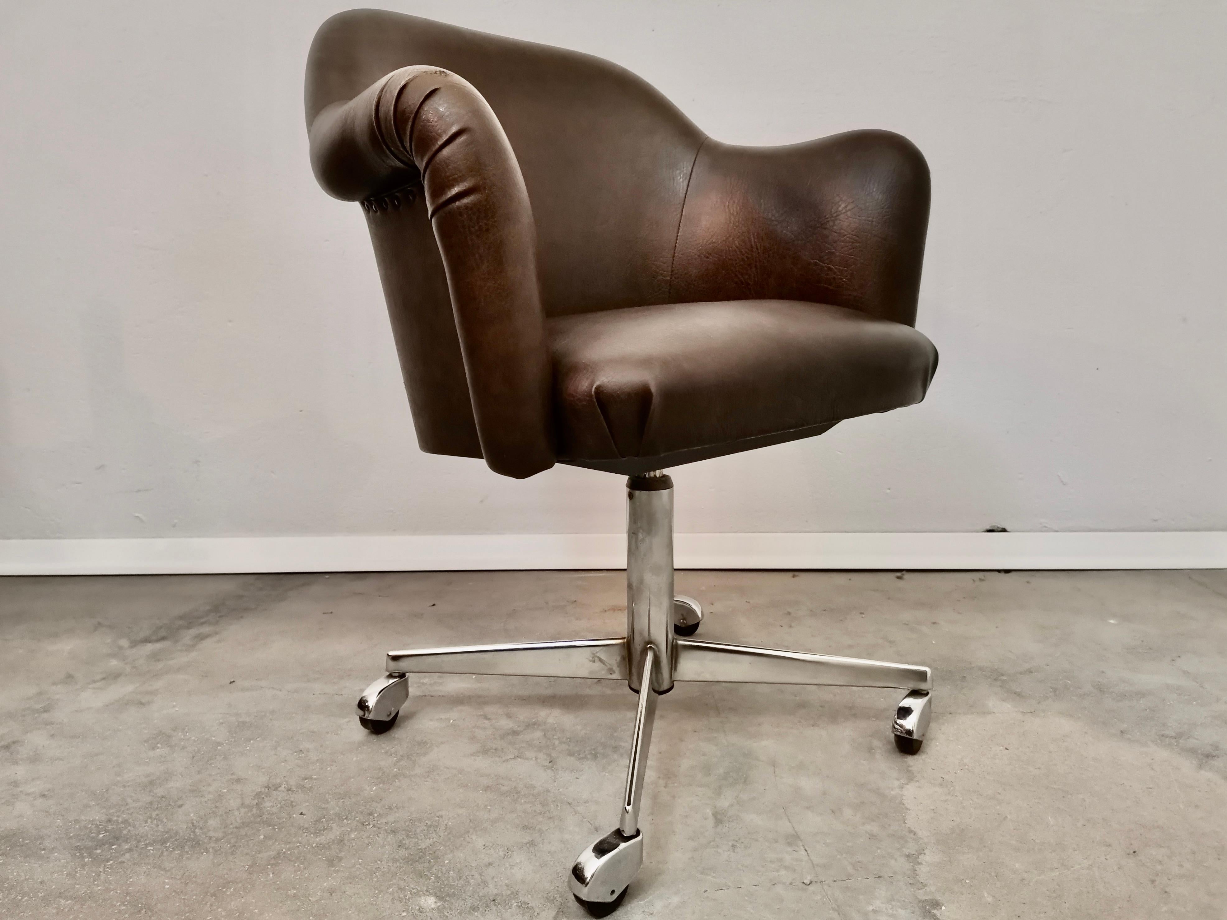 Sessel auf Rädern, 1960er Jahre „Bear Chair““ im Angebot 5