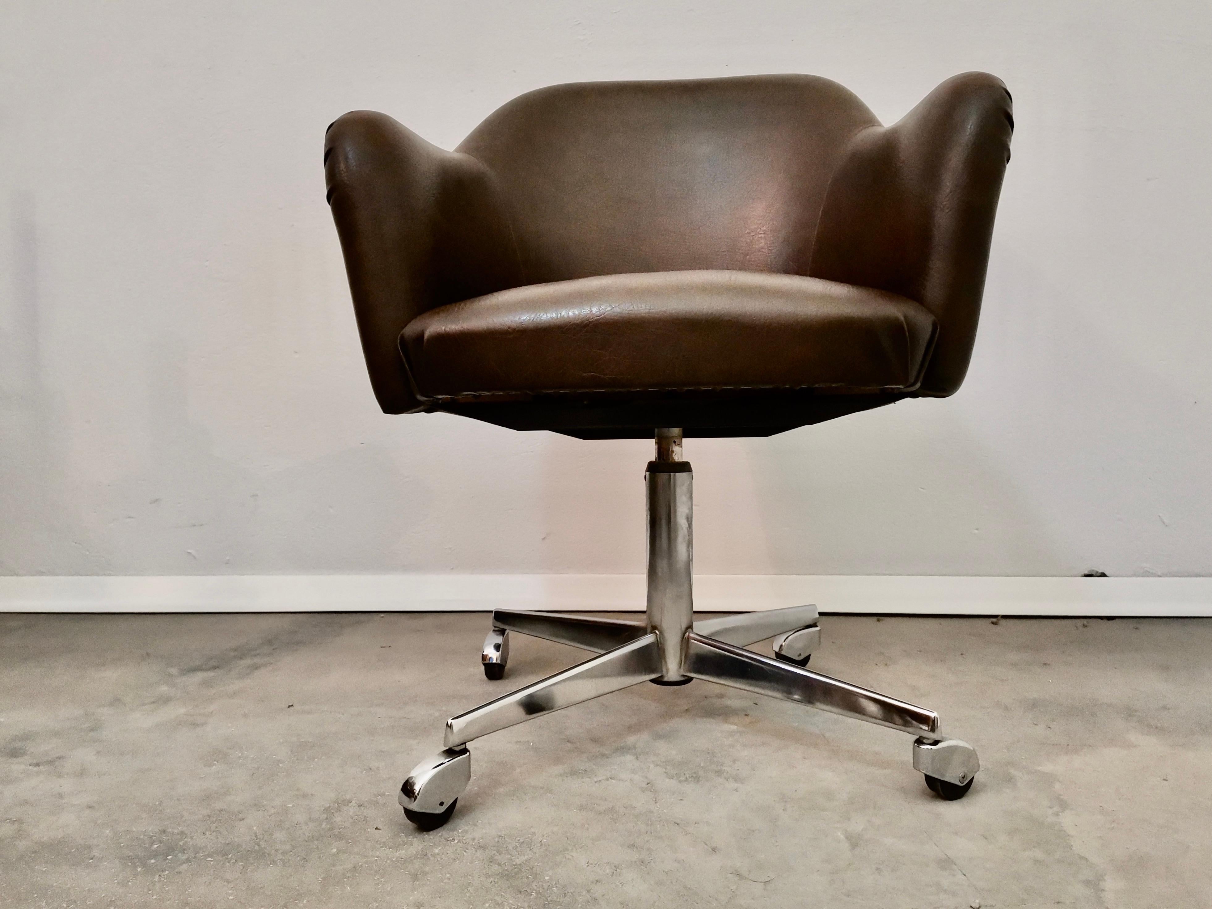 Sessel auf Rädern, 1960er Jahre „Bear Chair““ im Angebot 6