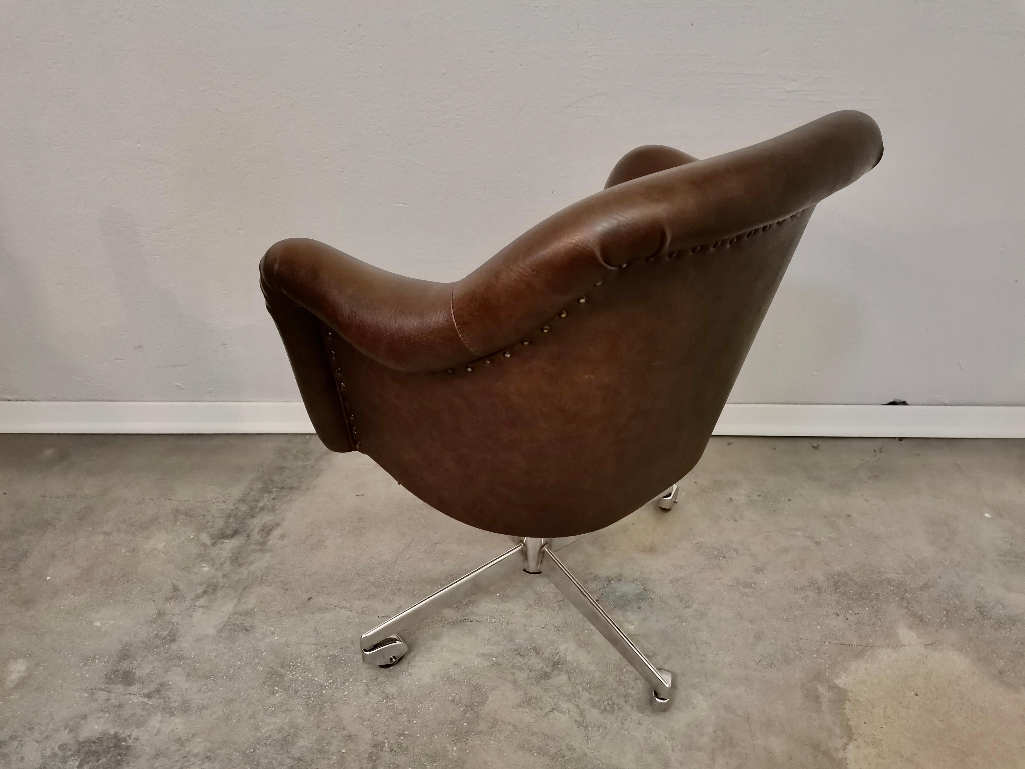 Sessel auf Rädern, 1960er Jahre „Bear Chair““ (Metall) im Angebot