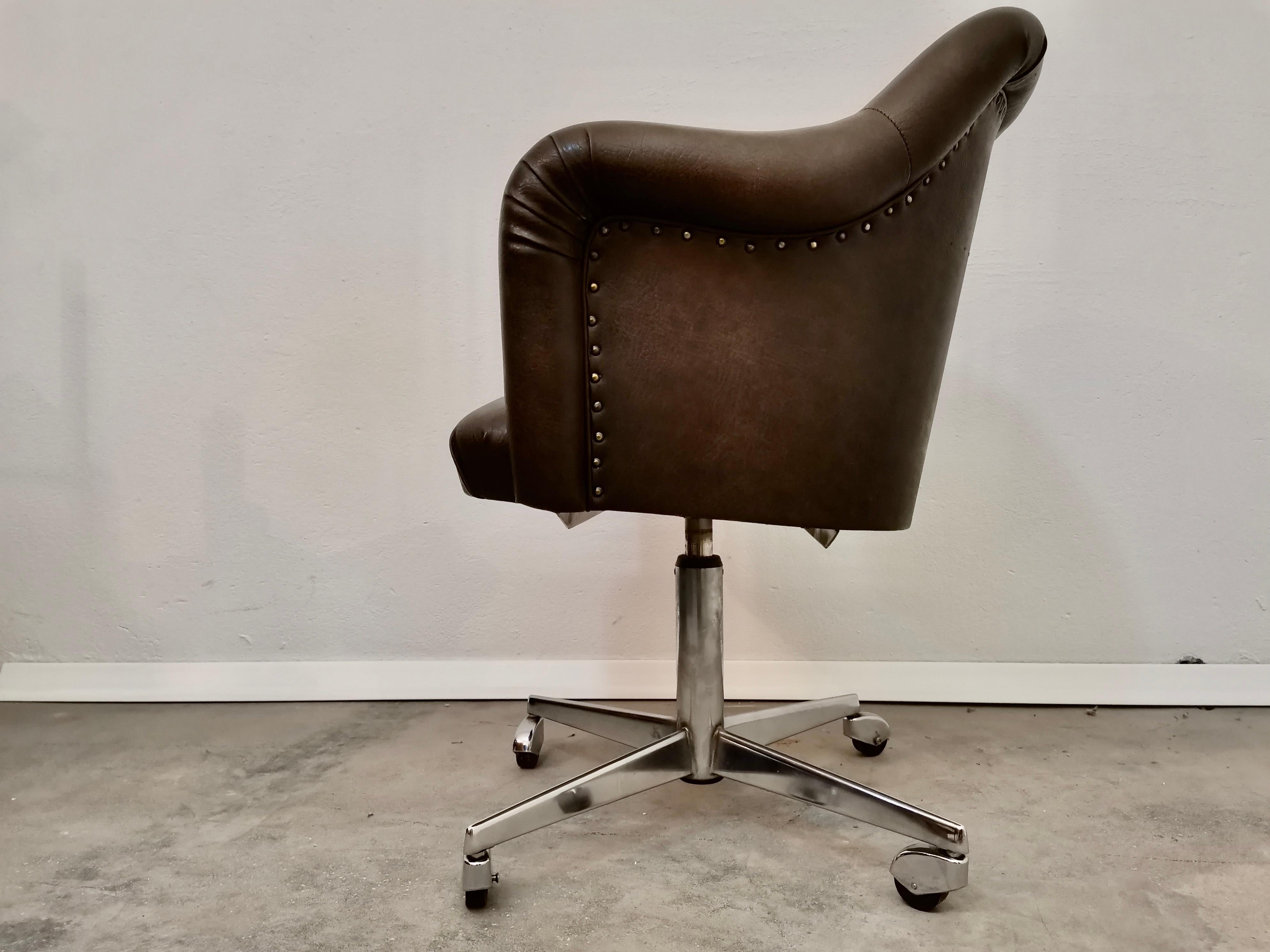 Sessel auf Rädern, 1960er Jahre „Bear Chair““ im Angebot 1