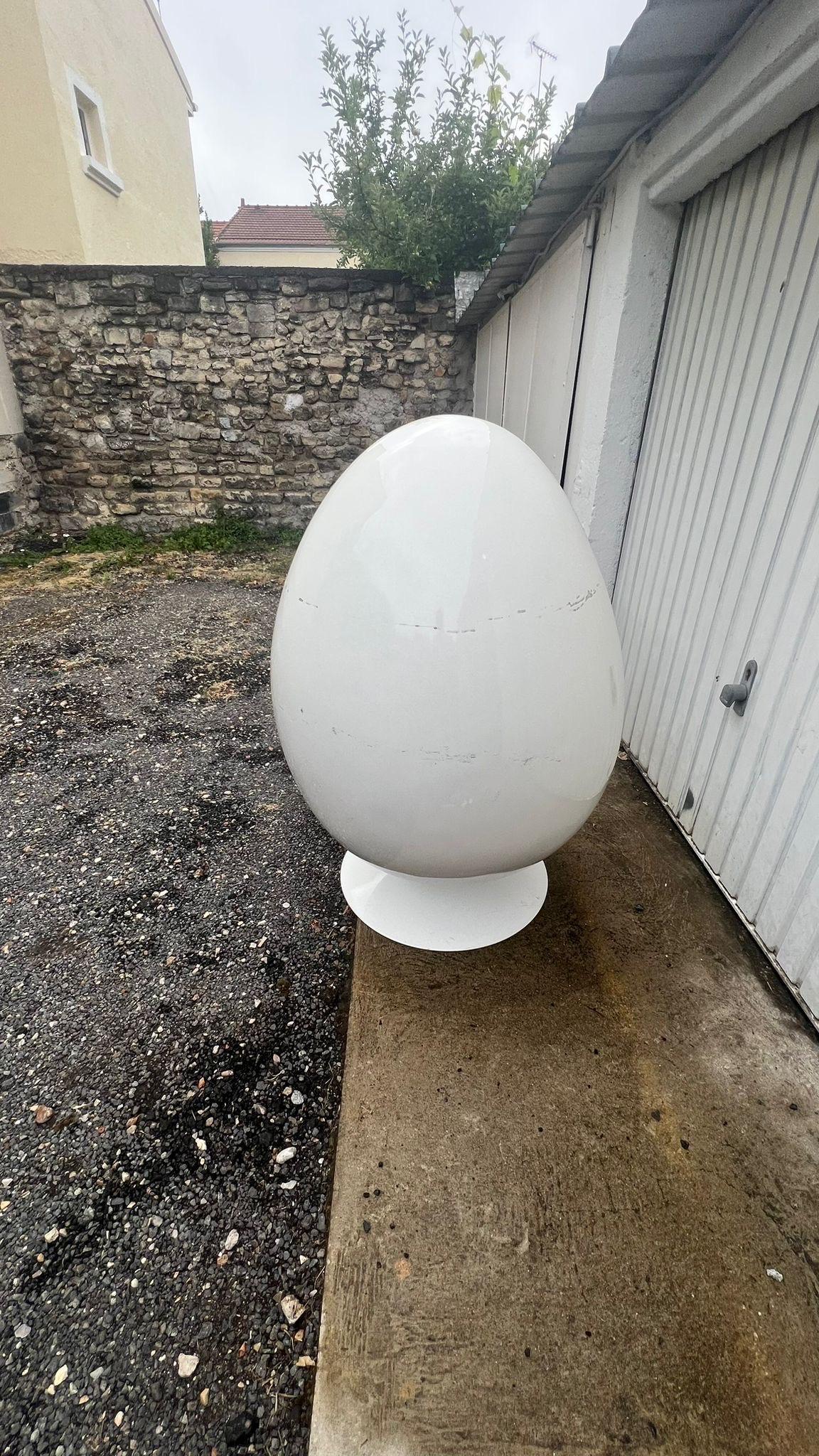 egg chair, fiberglass, Sweden
wear consistent with age and use