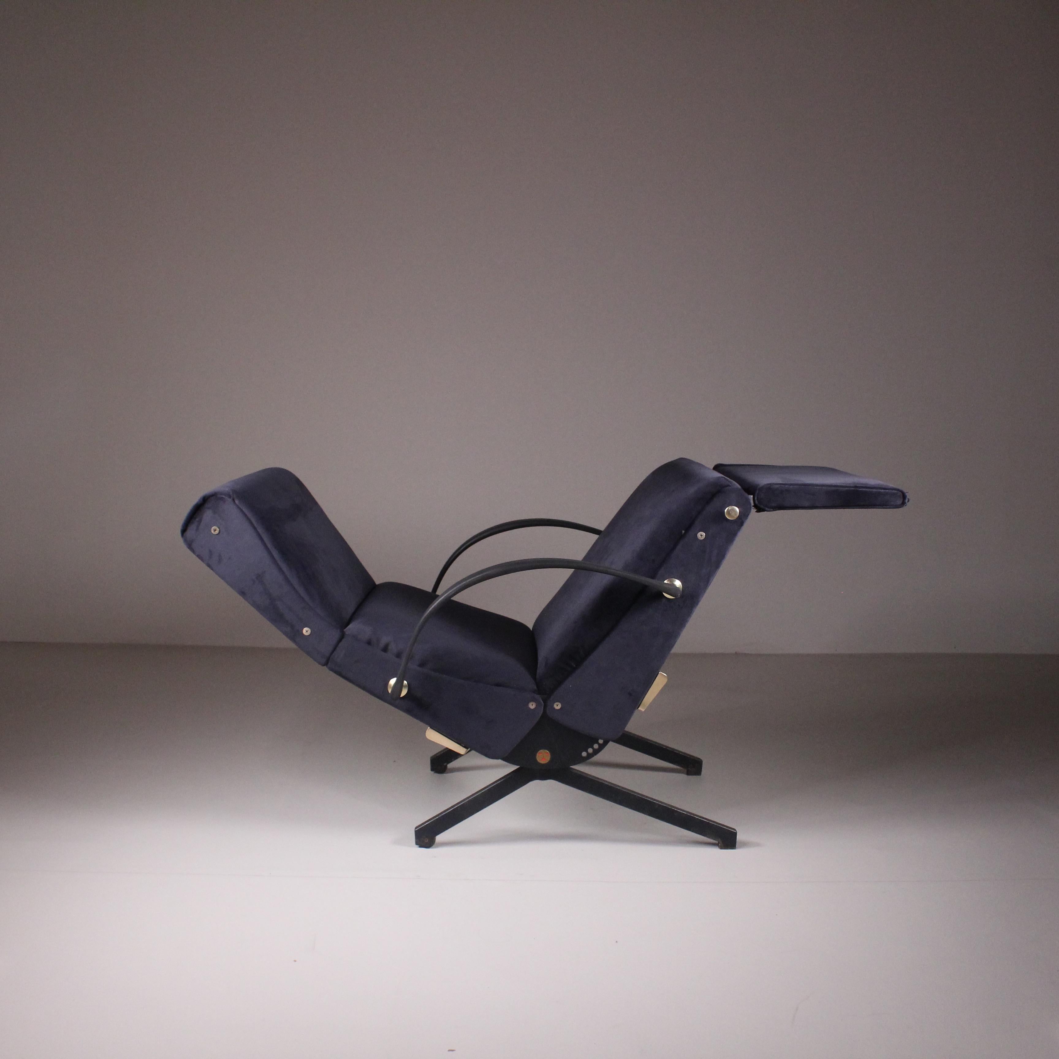 Fauteuil P40, Osvaldo Borsani, Tecno, années 1950. Un fauteuil innovant d'Osvaldo Borsani, équipé d'une technologie avancée pour maximiser les possibilités de la chaise longue classique. Tecno a relevé le défi de créer un fauteuil compact mais