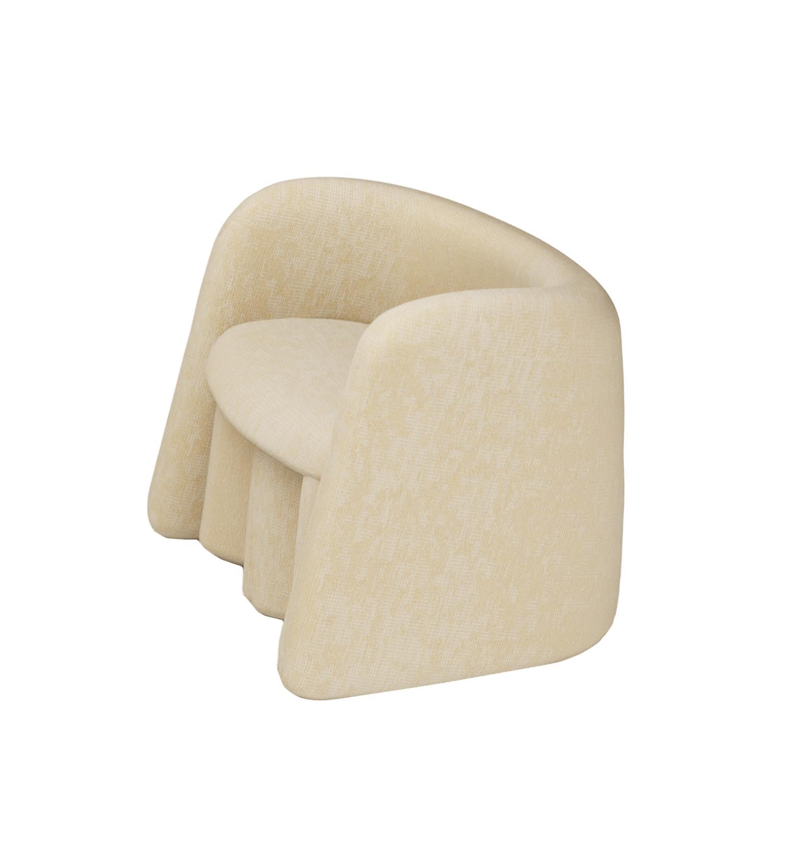 Fauteuil d'appoint avec une forme de base inhabituelle fabriqué au Portugal.

Fauteuil au design unique, qui se caractérise par une base en imitation de vagues en pierre naturelle, en bois ou en option rembourrée souple.
Le produit est livré dans le