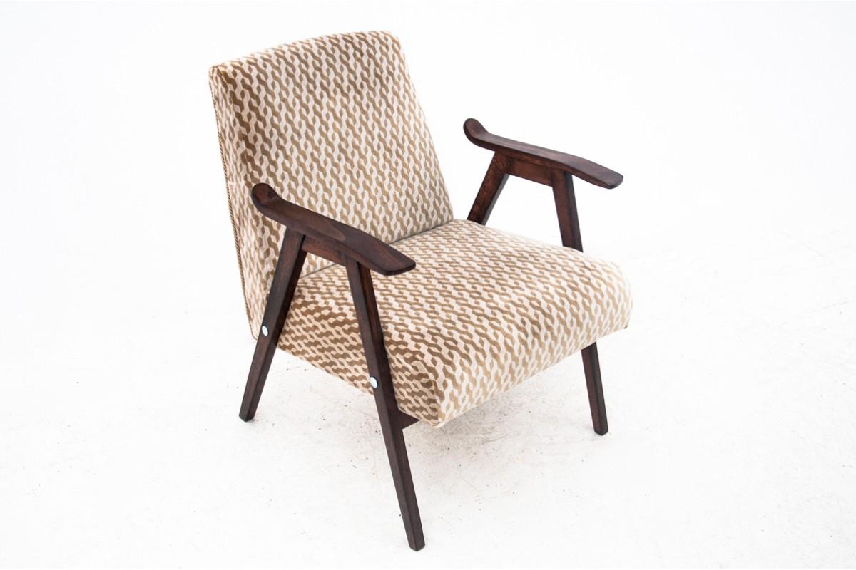 Armchair, Poland, 1960s.

A minimalist armchair with interestingly profiled armrests.

Very good condition, after professional carpentry and upholstery renovation. The wood has been cleaned of previous coatings and finished with a durable varnish.