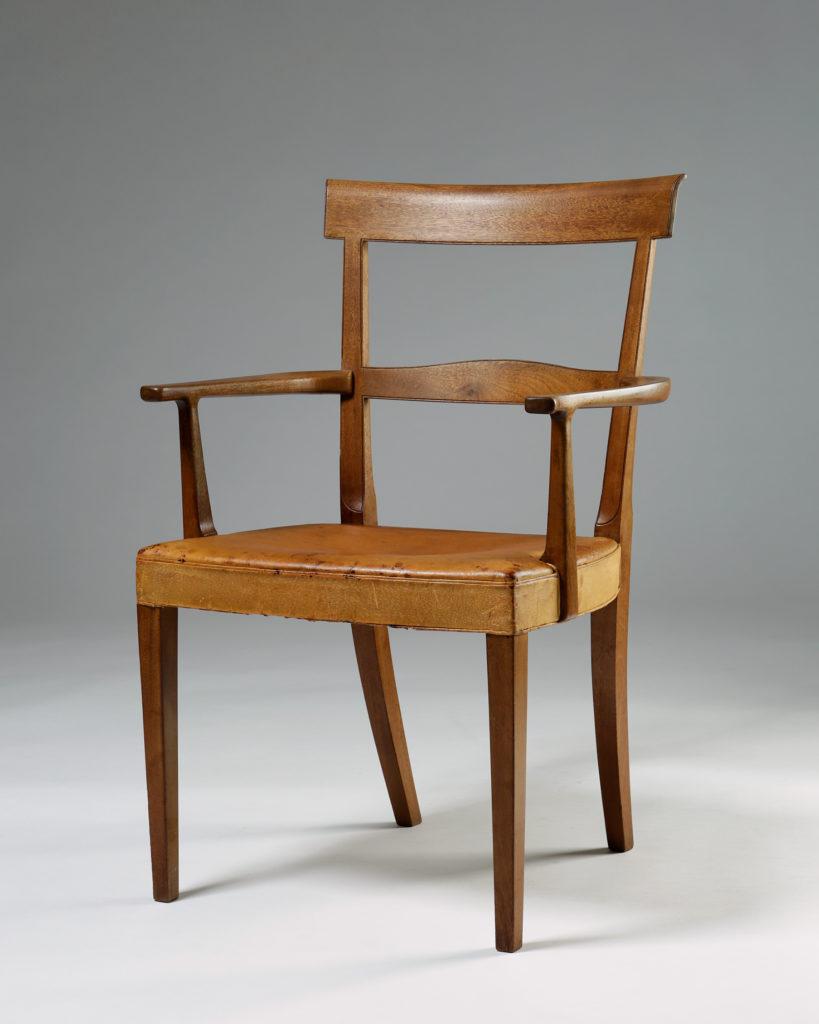Armchair ‘Ravenna’ designed by Kaare Klint for Rud. Rasmussen,
Denmark, 1948.

Cuban mahogany and seat upholstered in pigskin.

Measures: H 88 cm/ 2' 11
