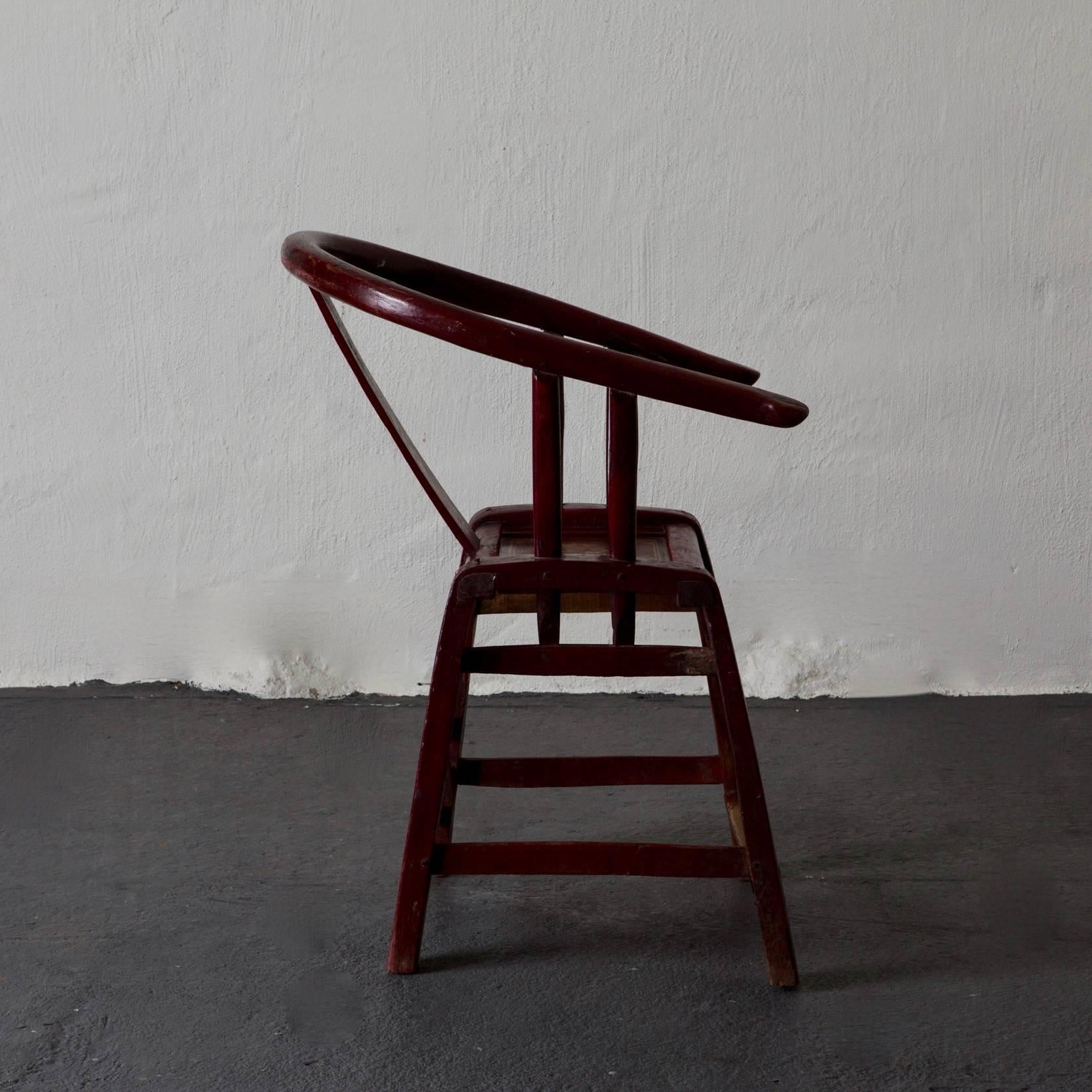 Chinois Fauteuil chaise en fer à cheval rouge 19ème siècle Chine en vente
