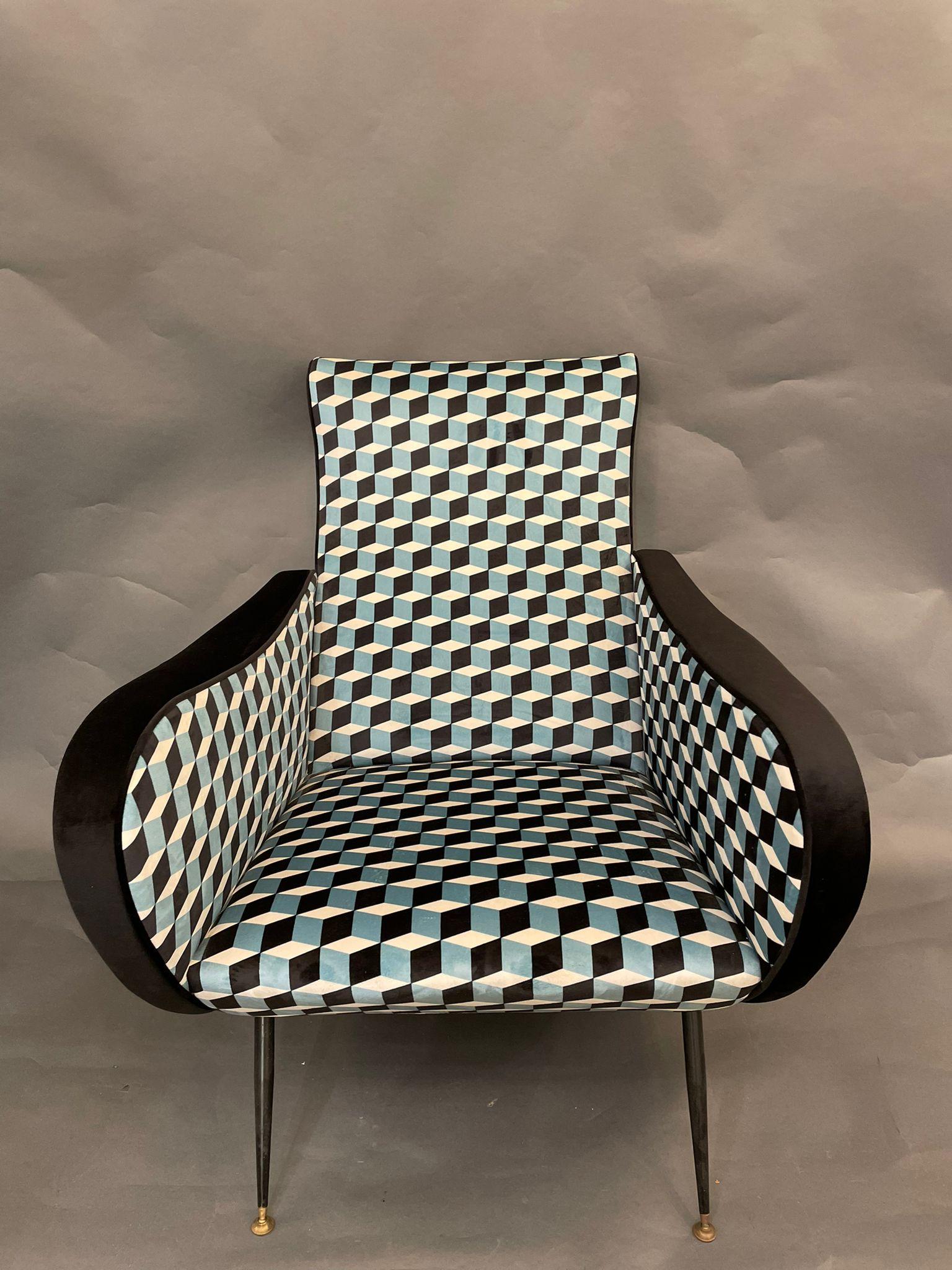 Sessel neu gepolstert mit schwarzem Samt und schwarzem/blauem Stoff (Ende des 20. Jahrhunderts) im Angebot