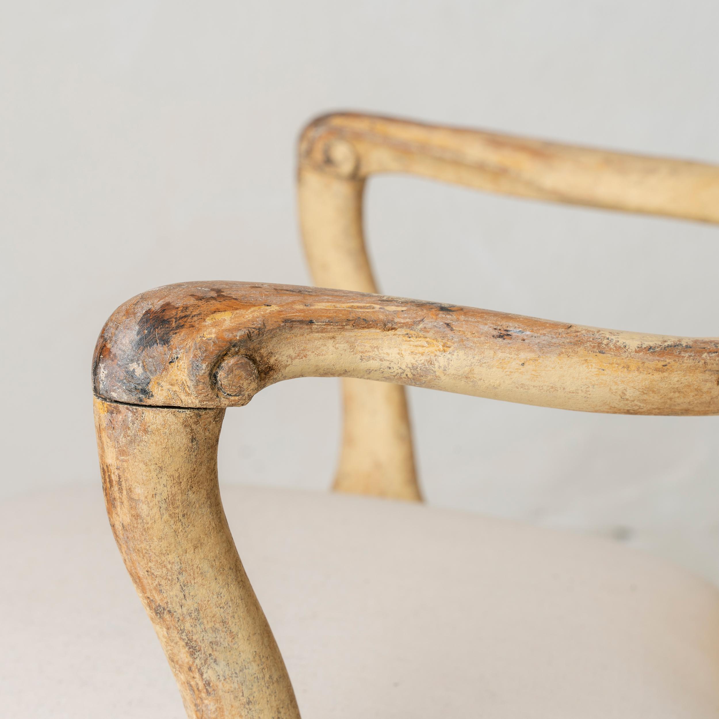 Bois Fauteuil Rocococo Suède en vente