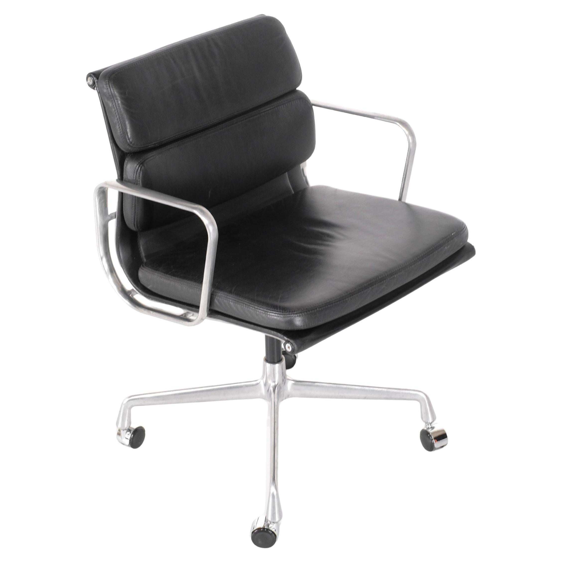 Poltrona Soft Pad Chair " EA 207 " Charles Eames, USA 1969. in vendita