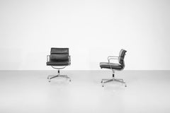 Fauteuil Soft Pad Chair "EA 208" Charles and Ray Eames, USA 1969.