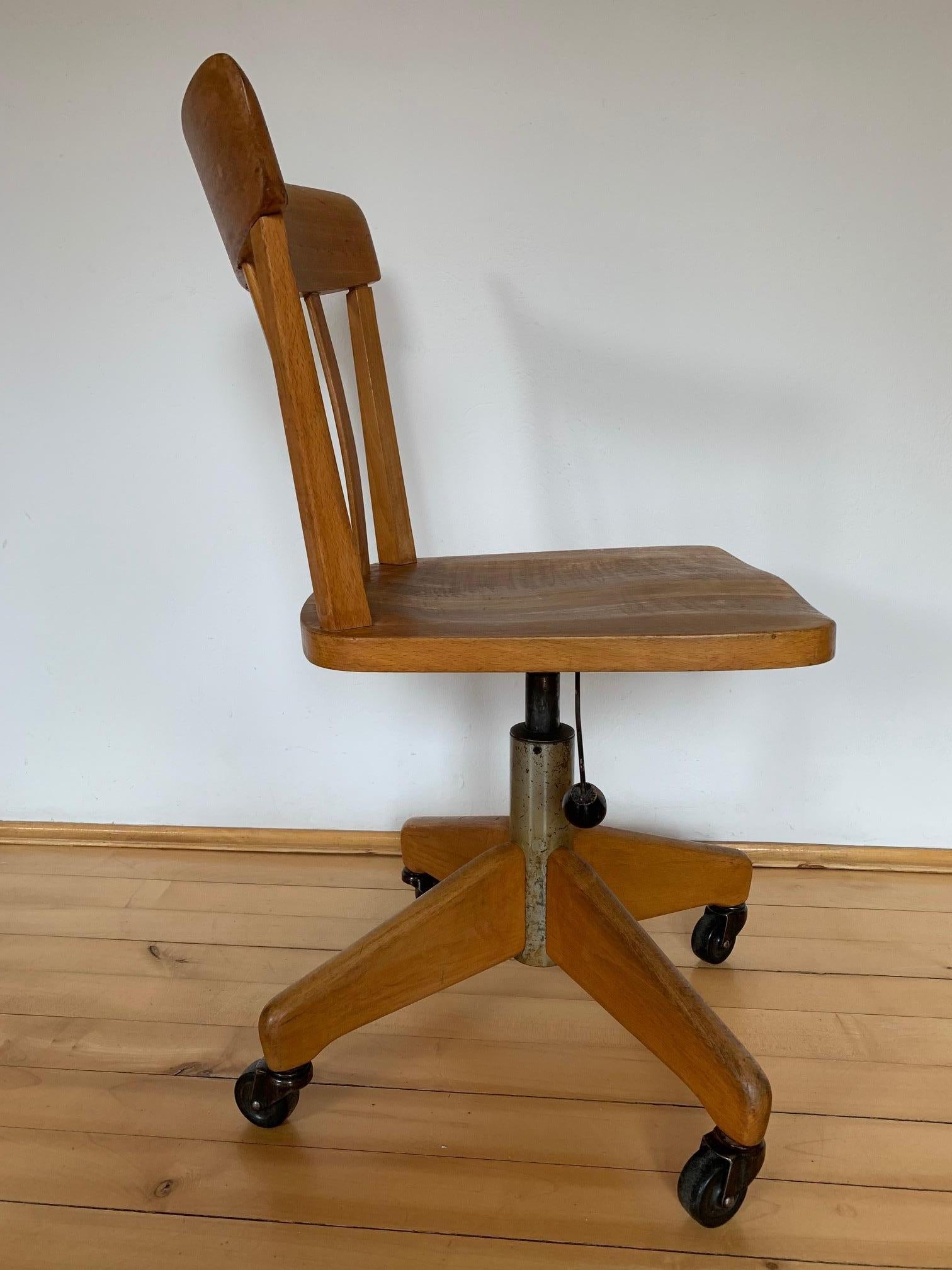 Armchair Stoll Giroflex, Switzerland from the 1960s fully original, signed, without renovation. A classic, timeless form.