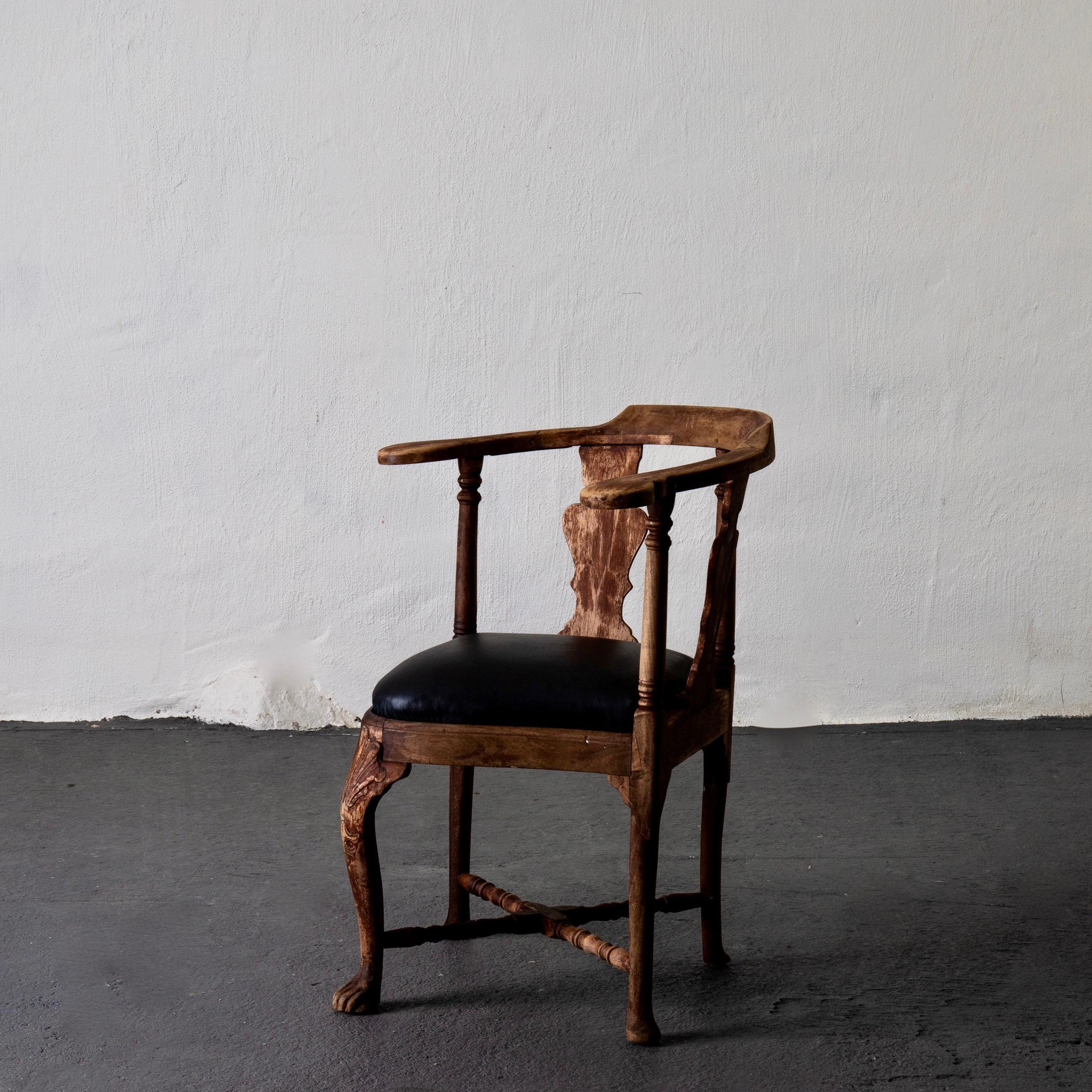 An armchair / corner chair made during the Rococo period in Sweden 1750-1775. Original finish and an upholstered seat with a black leather. Beautiful carvings such as a shell formation on the front leg.

  