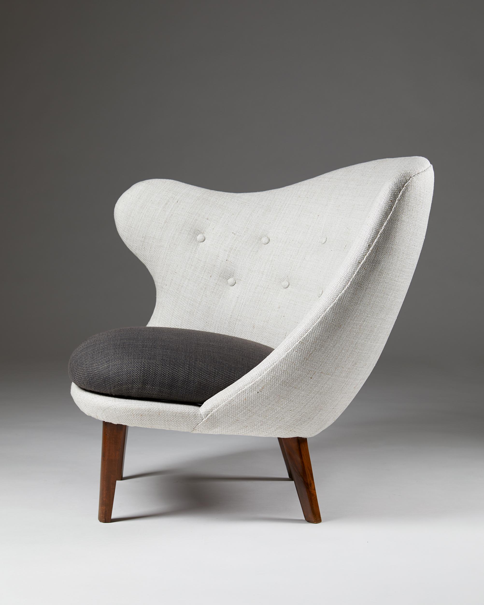 Wool upholstery and birch legs

Measures: H 78 cm/ 2' 7 1/4