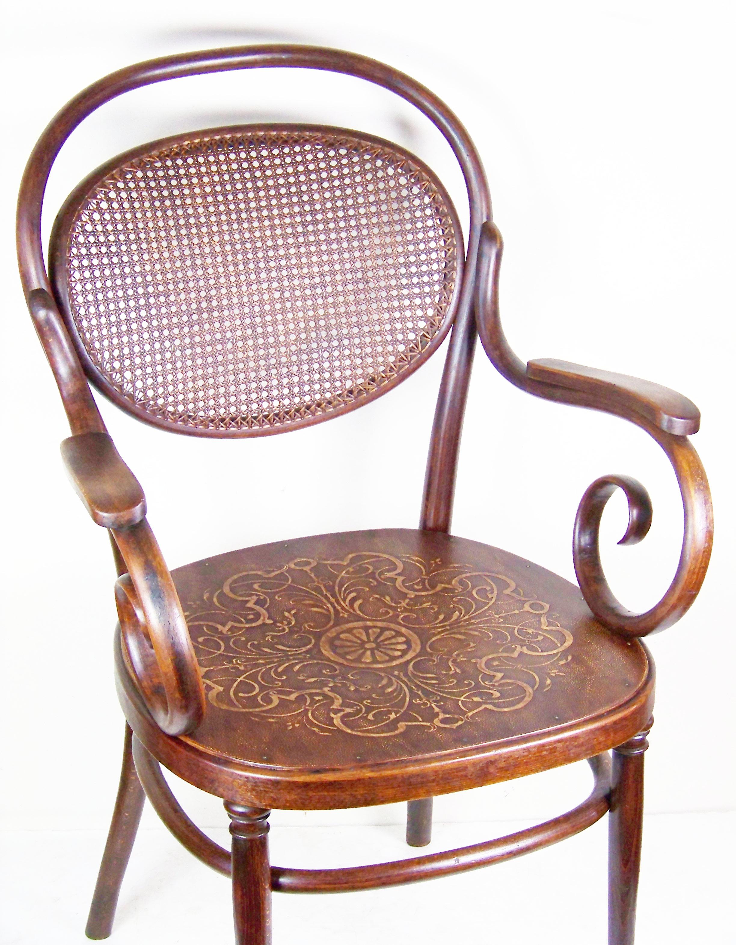 Solid and compact, perfectly cleaned and polished with French polish. The seat, originally woven with pedig, was replaced by a more durable plywood with art nouveau decor.
