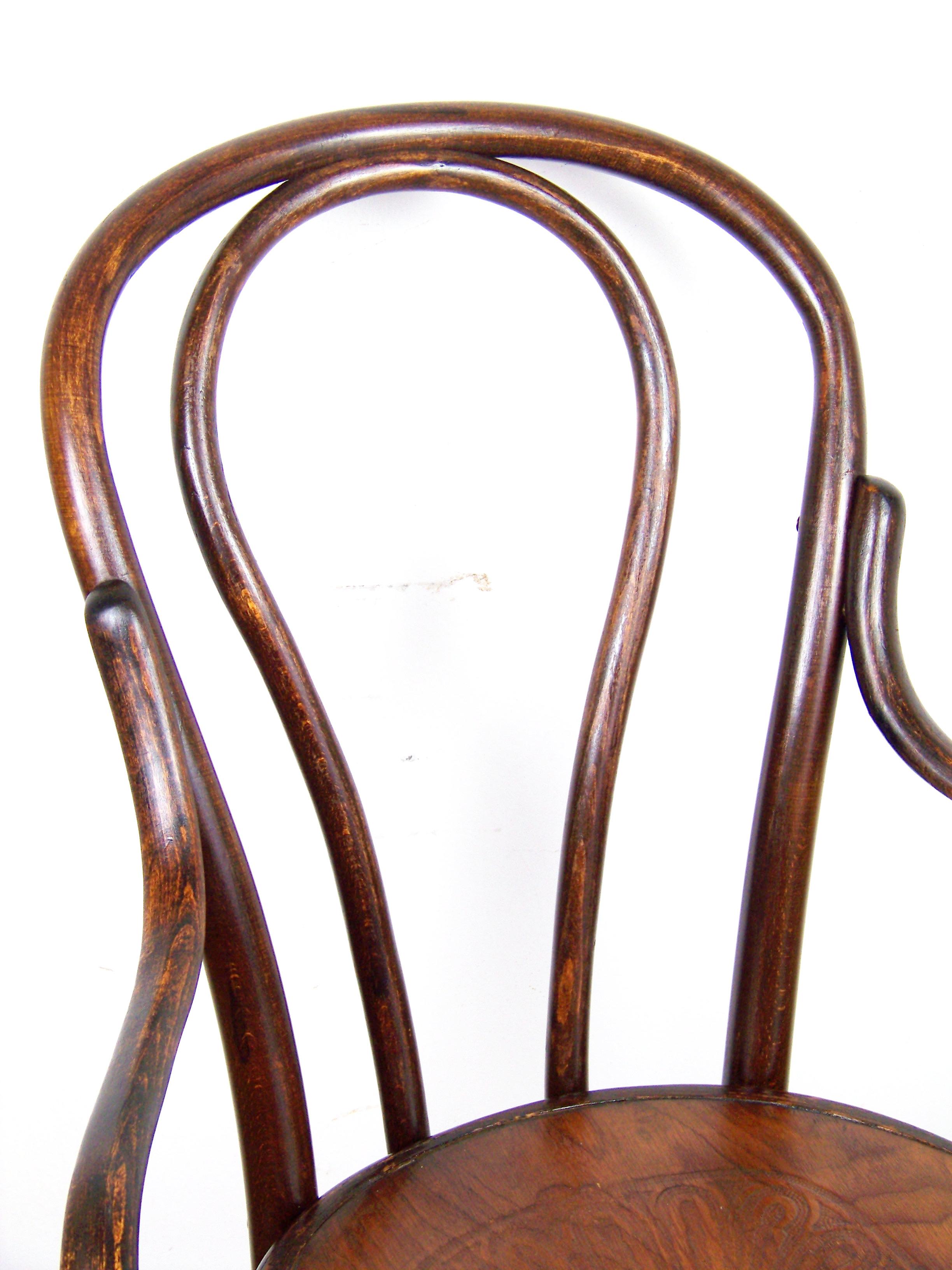 Armchair Thonet Nr.18 In Good Condition In Praha, CZ