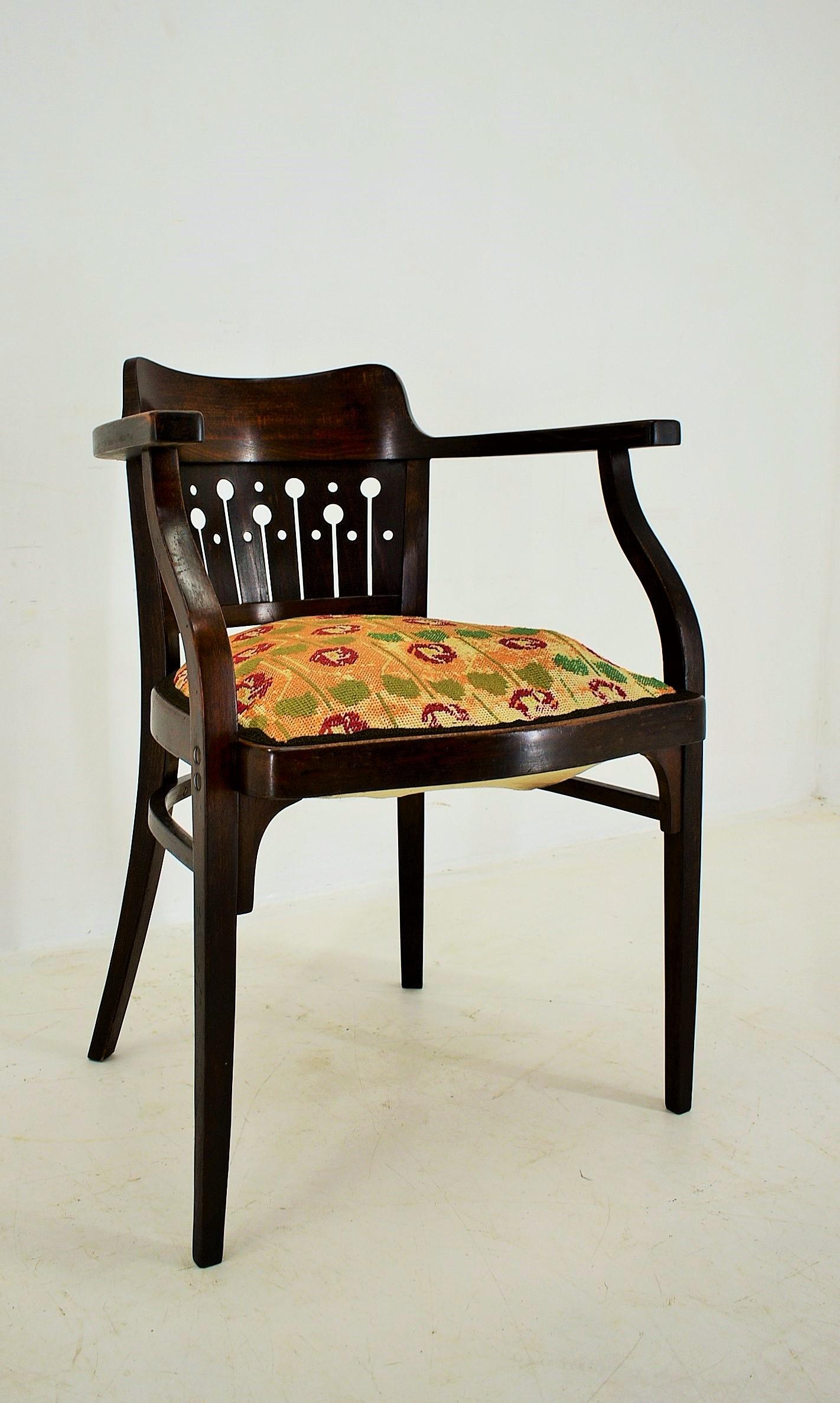 Seat Height 54cm
- Designed by Otto Wagner in year 1905.
- Very rare original fabric in good condition 
- made in Austria.
- Cleaned.