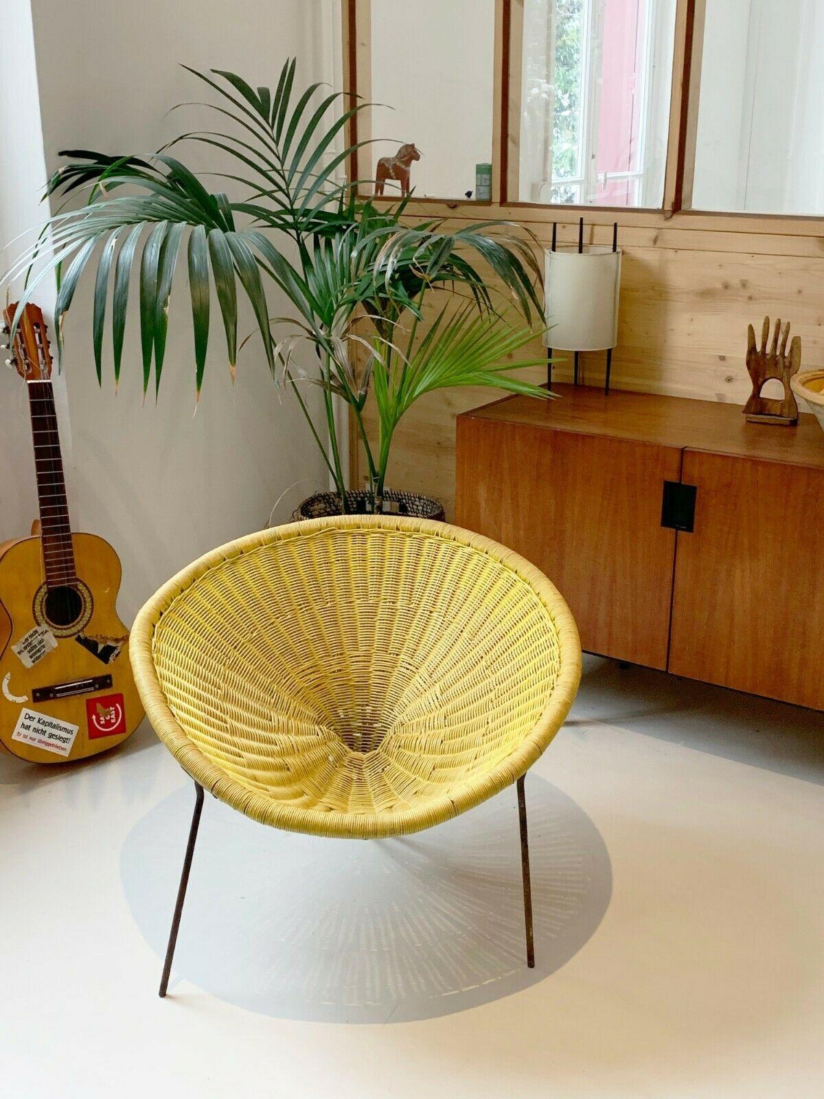 Rare armchair Roberto Mango
Note that the seat is slightly damaged. Little restoration to be expected
790 Euros

Roberto Mango club chair, woven wicker seat shell and a tube steel base. Lacquered steel and rare yellow rattan, circa 1952, Italy.