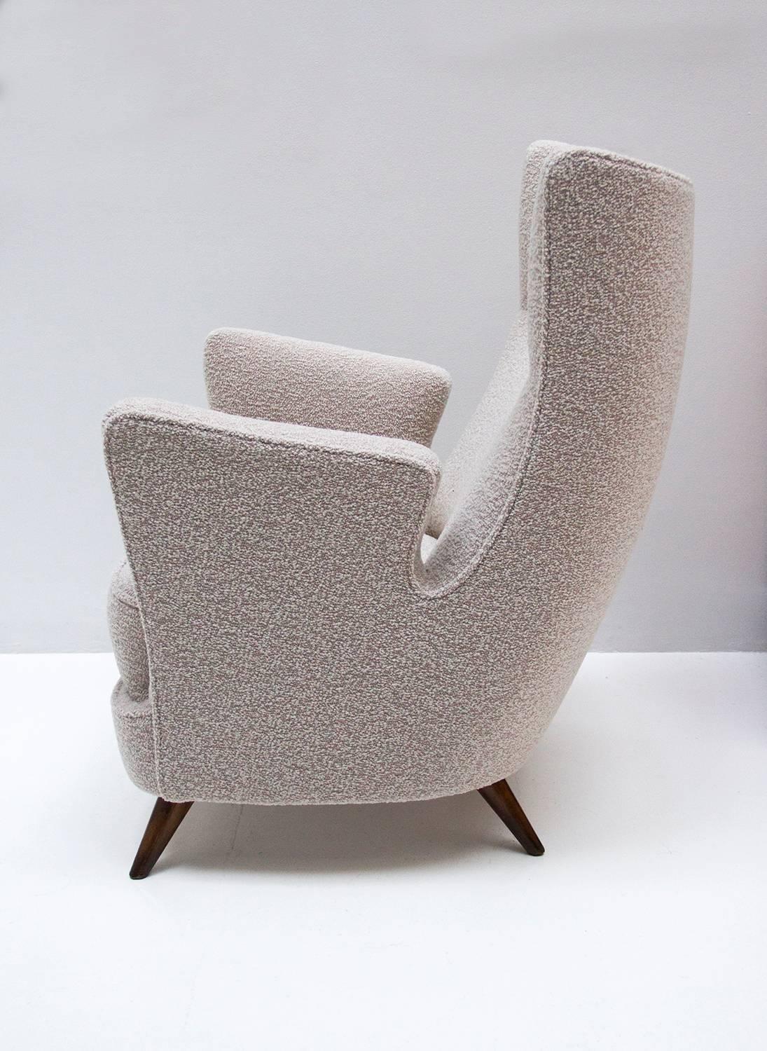 Upholstery Armchair 