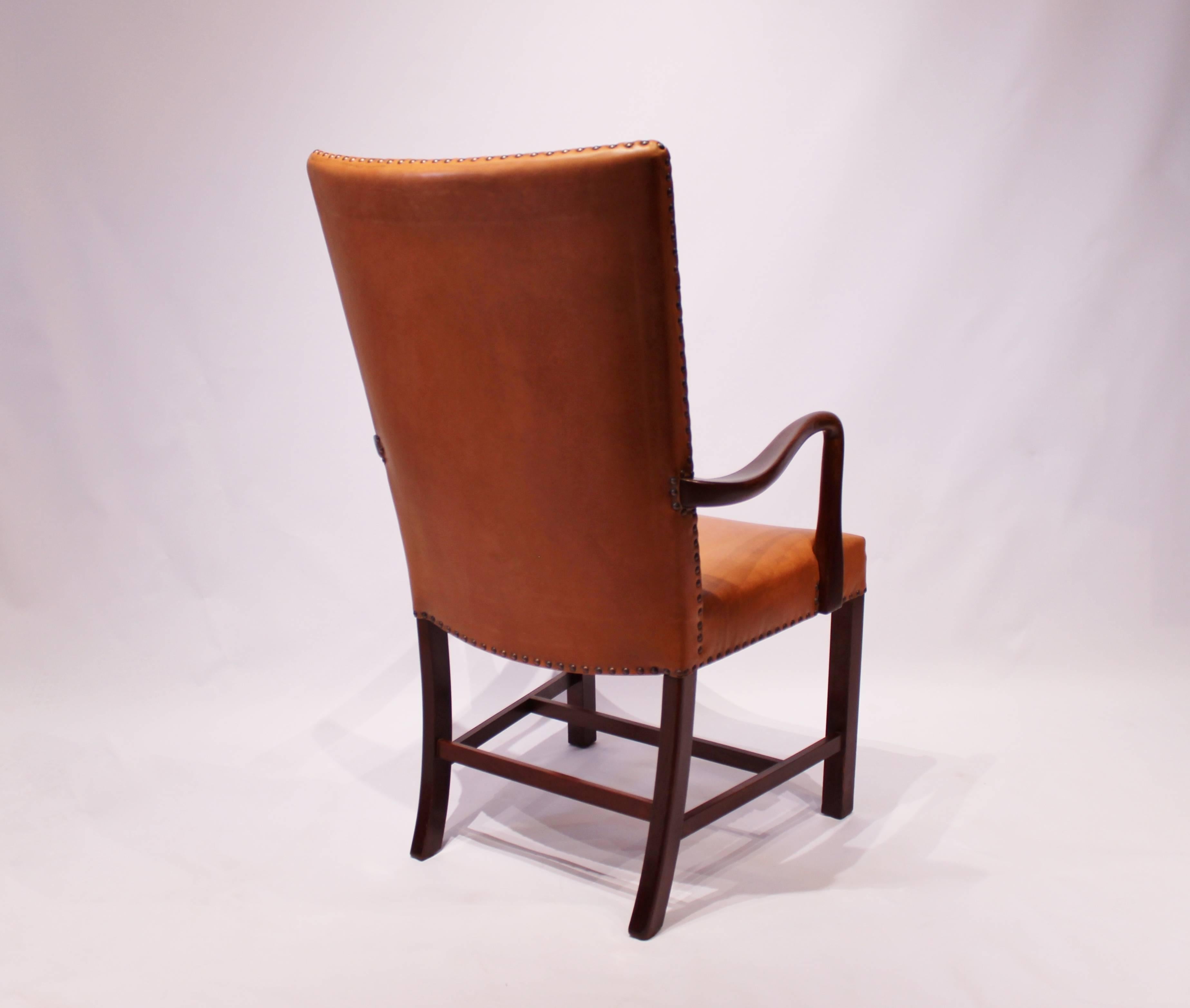 Sessel, gepolstert mit cognacfarbenem, elegantem Leder von Fritz Hansen, 1944 (Skandinavische Moderne) im Angebot