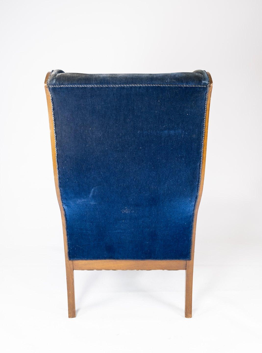 Mid-20th Century Armchair Upholstered with Blue Velvet and Mahogany Designed by Fritz Henningsen For Sale