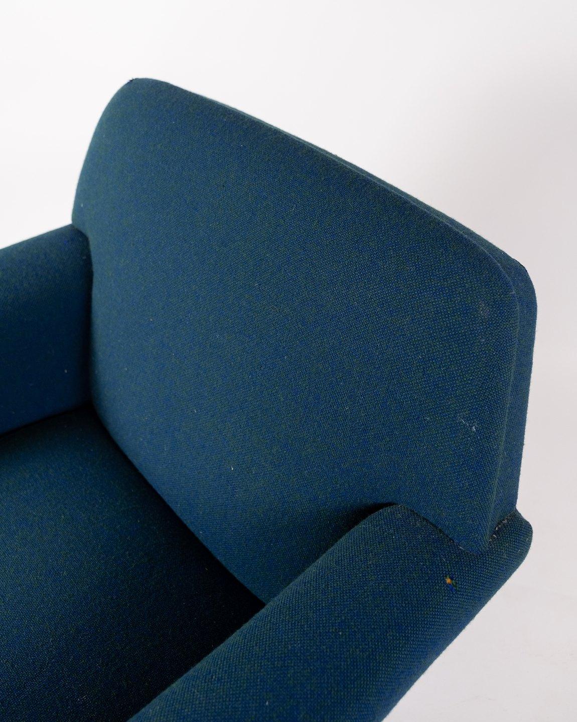 Armchair Upholstered with Dark Blue Wool Fabric and Legs in Dark Wood, 1960s In Good Condition For Sale In Lejre, DK