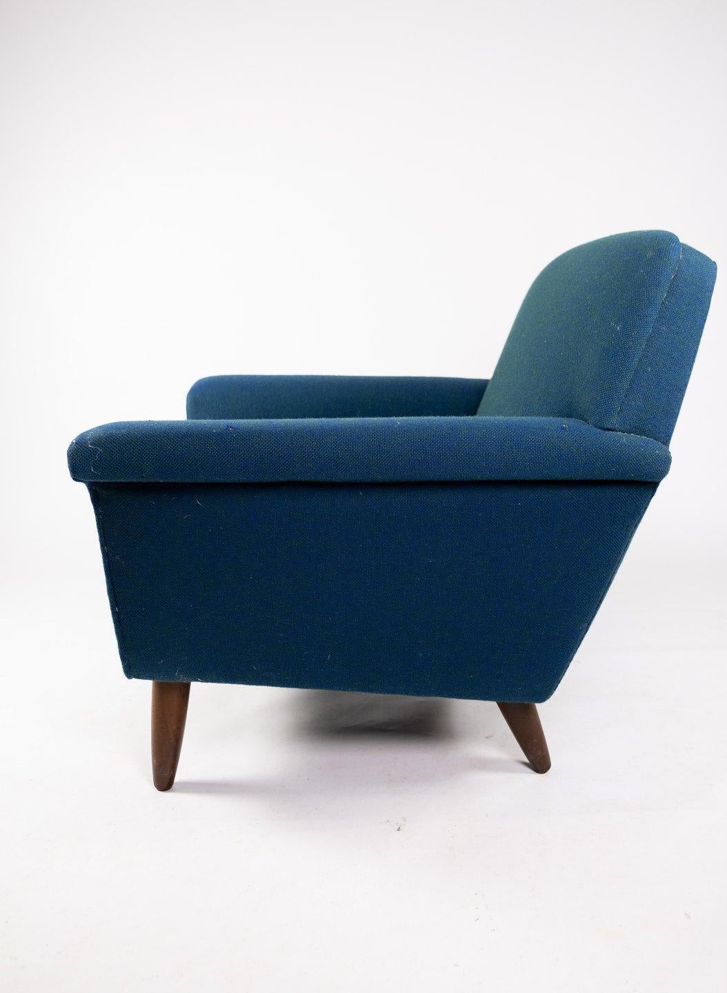 Mid-20th Century Armchair Upholstered with Dark Blue Wool Fabric and Legs in Dark Wood, 1960s For Sale