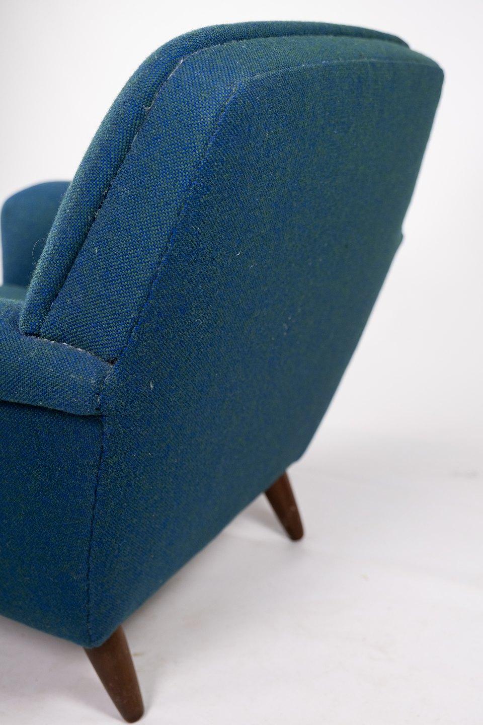 Armchair Upholstered with Dark Blue Wool Fabric and Legs in Dark Wood, 1960s For Sale 1