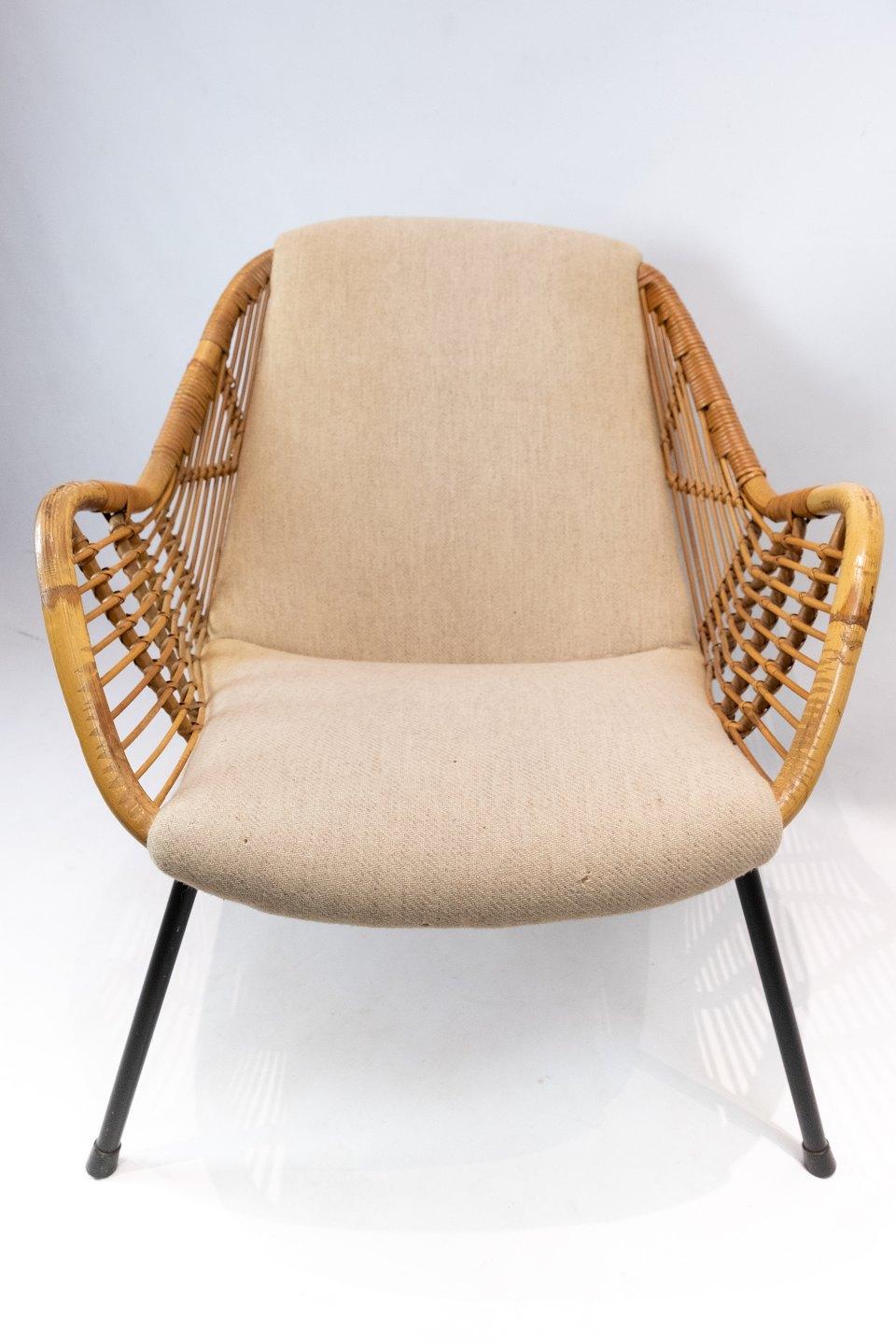 Armchair Upholstered with Light Fabric in Wood of Danish Design, 1950s In Good Condition In Lejre, DK