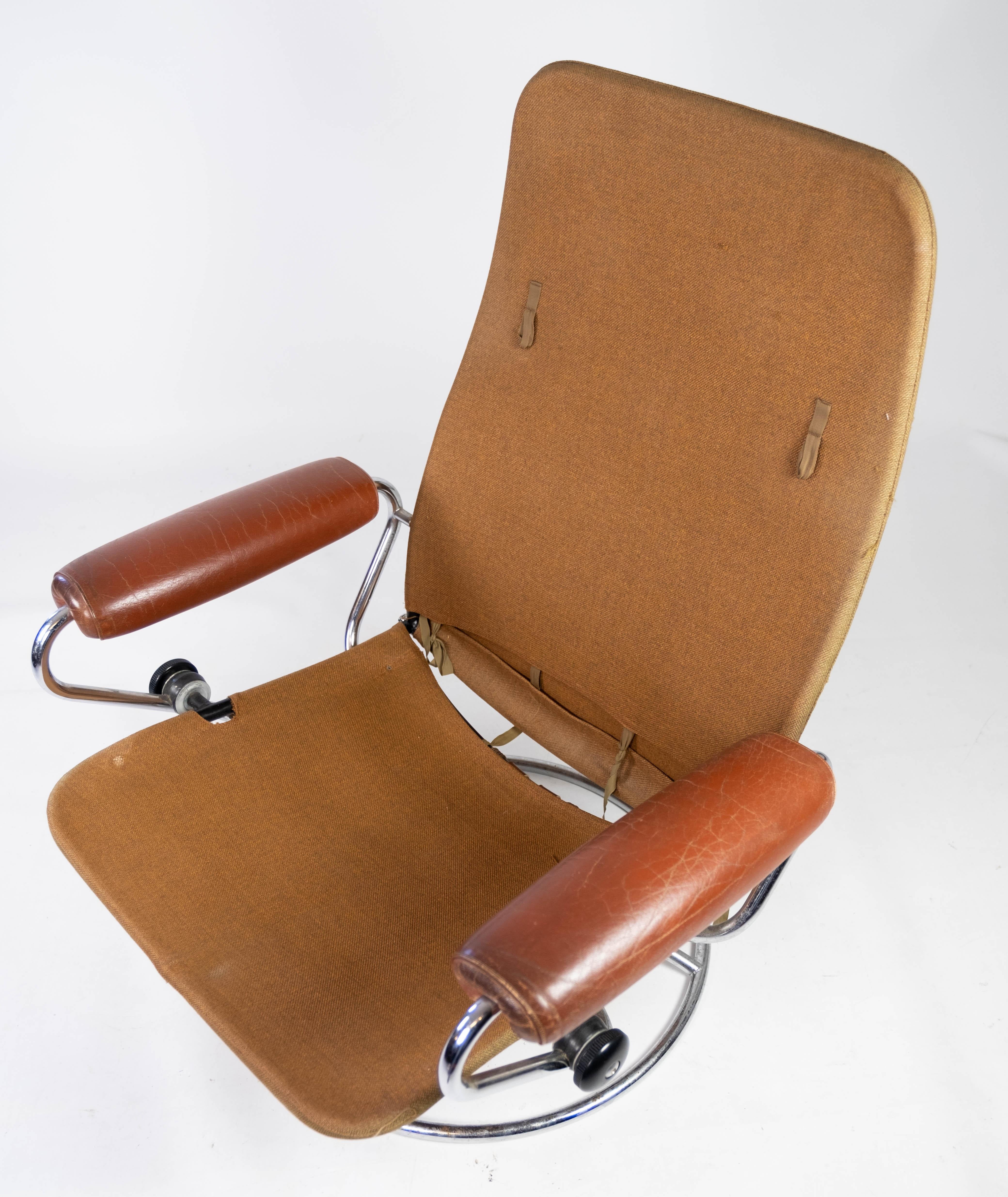 Armchair Upholstered with Red Leather and Frame of Metal, of Danish Design, 1960 For Sale 5