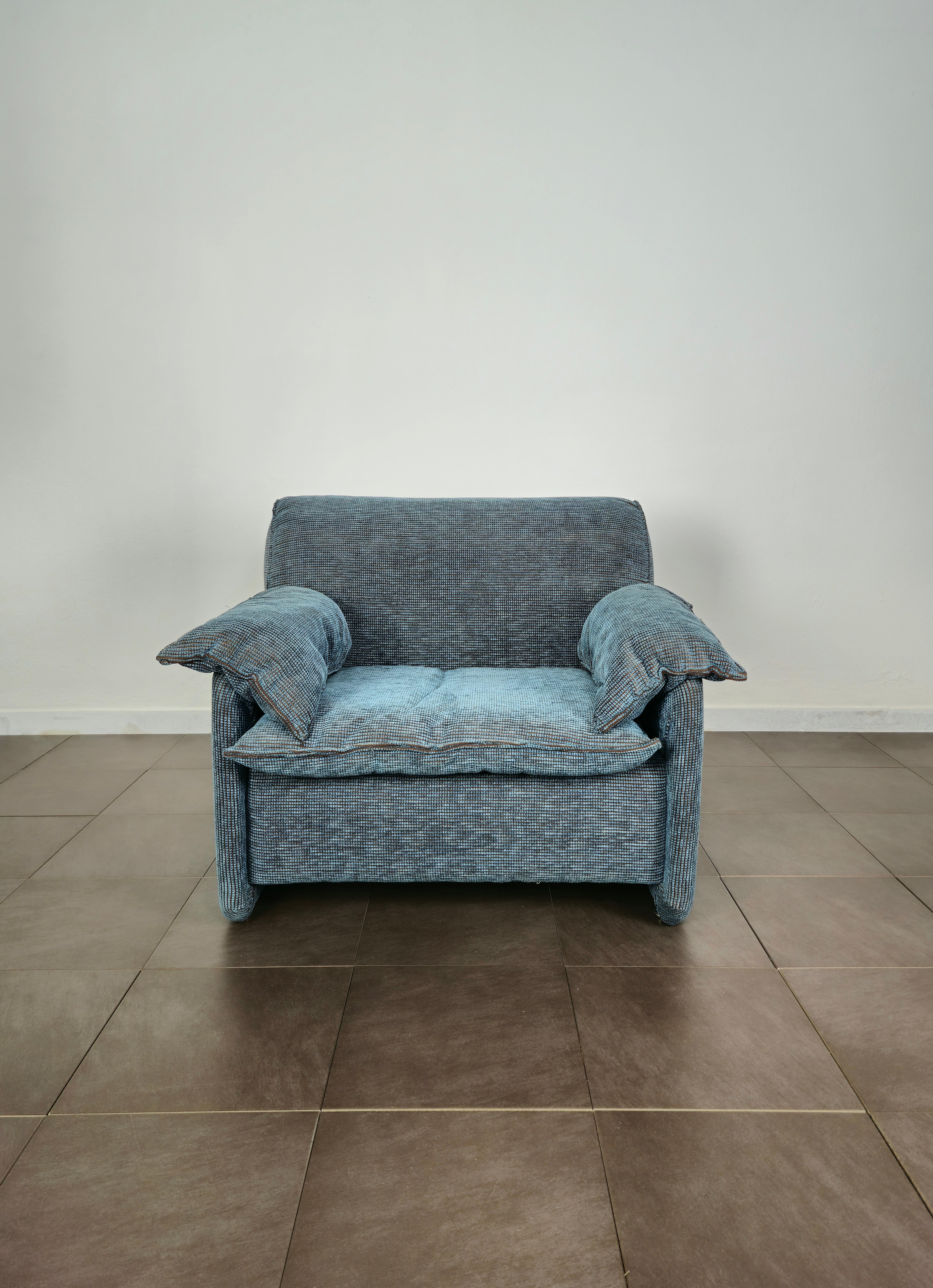 Armchair designed in the style of Afra & Tobia Scarpa and produced in Italy in the 70s. The armchair was made of corduroy in the shade of turquoise with chromed steel feet.




Note: We try to offer our customers an excellent service even in