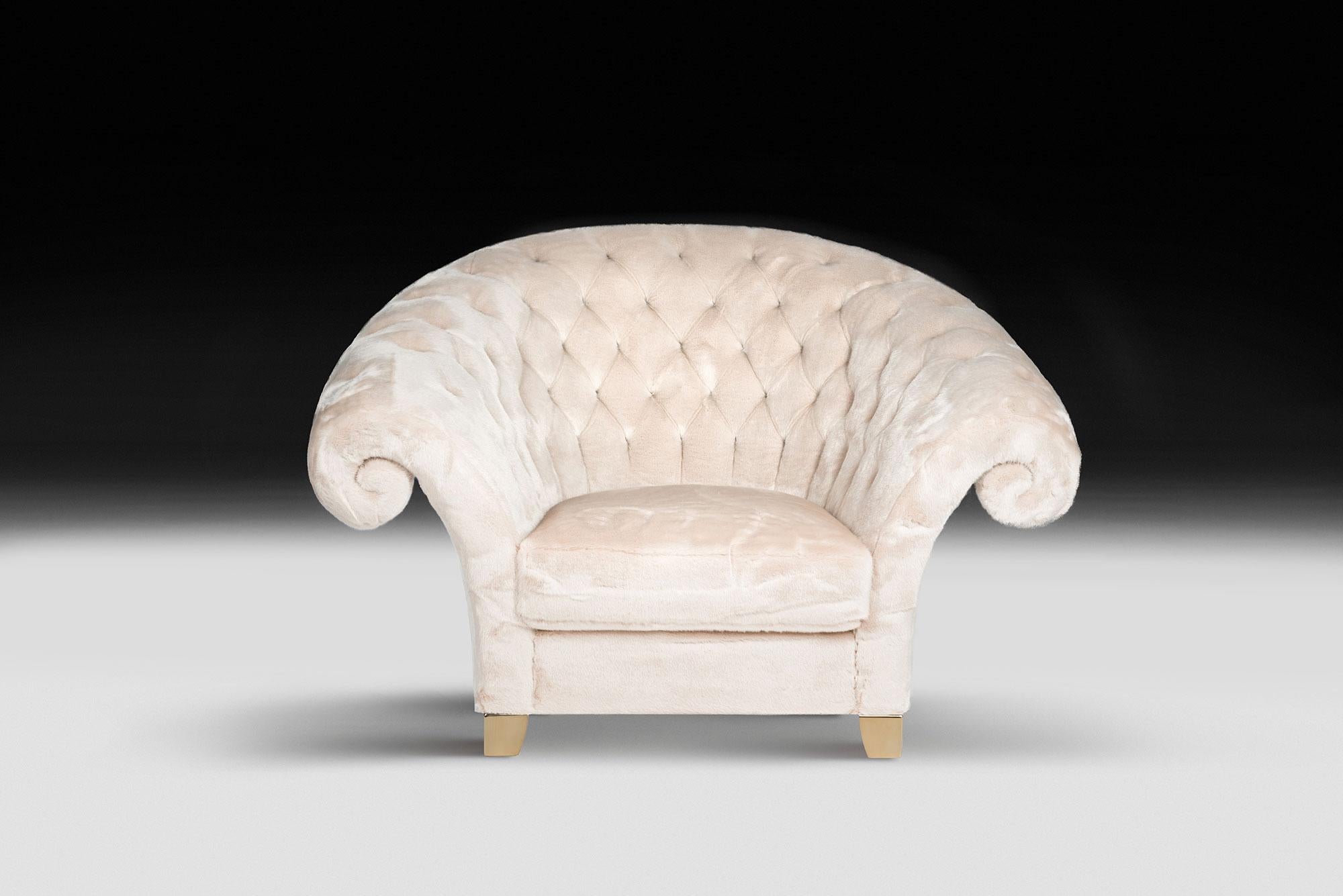 Hand-Crafted Armchair Versailles, Capitonné Backrest, Italy For Sale