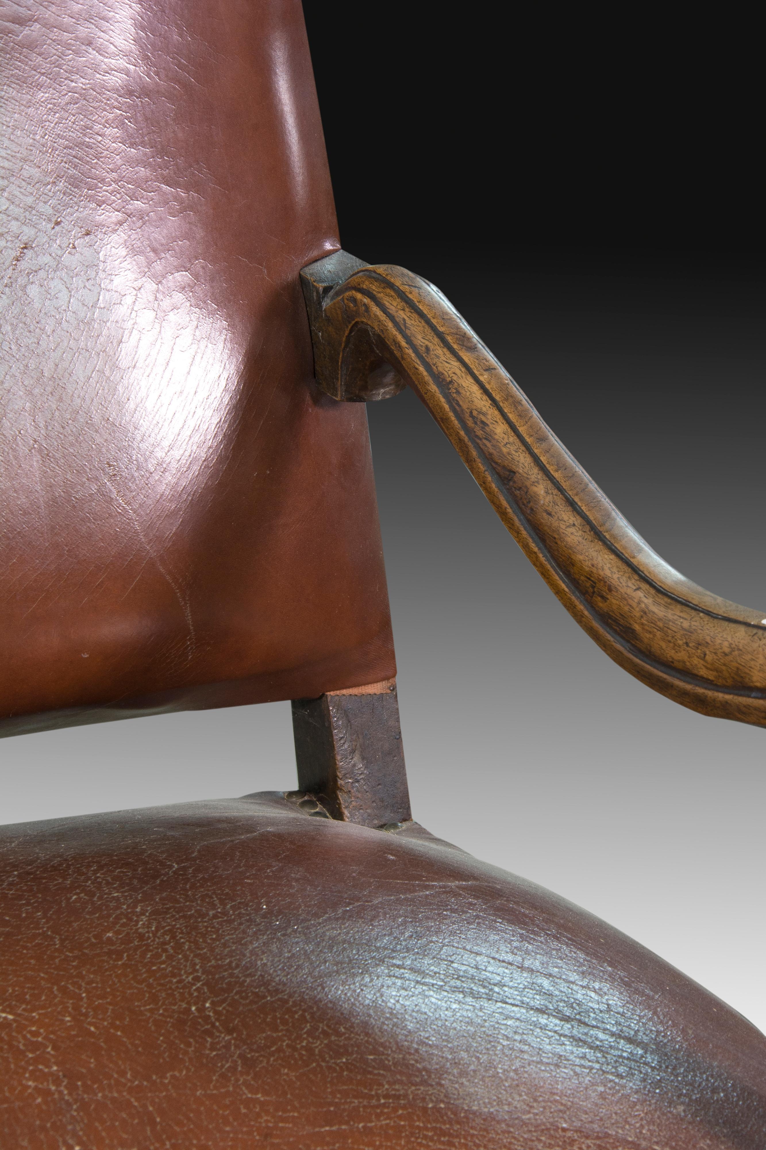 Fauteuil. Bois de Wood, cuir, 18e siècle. État moyen - En vente à Madrid, ES