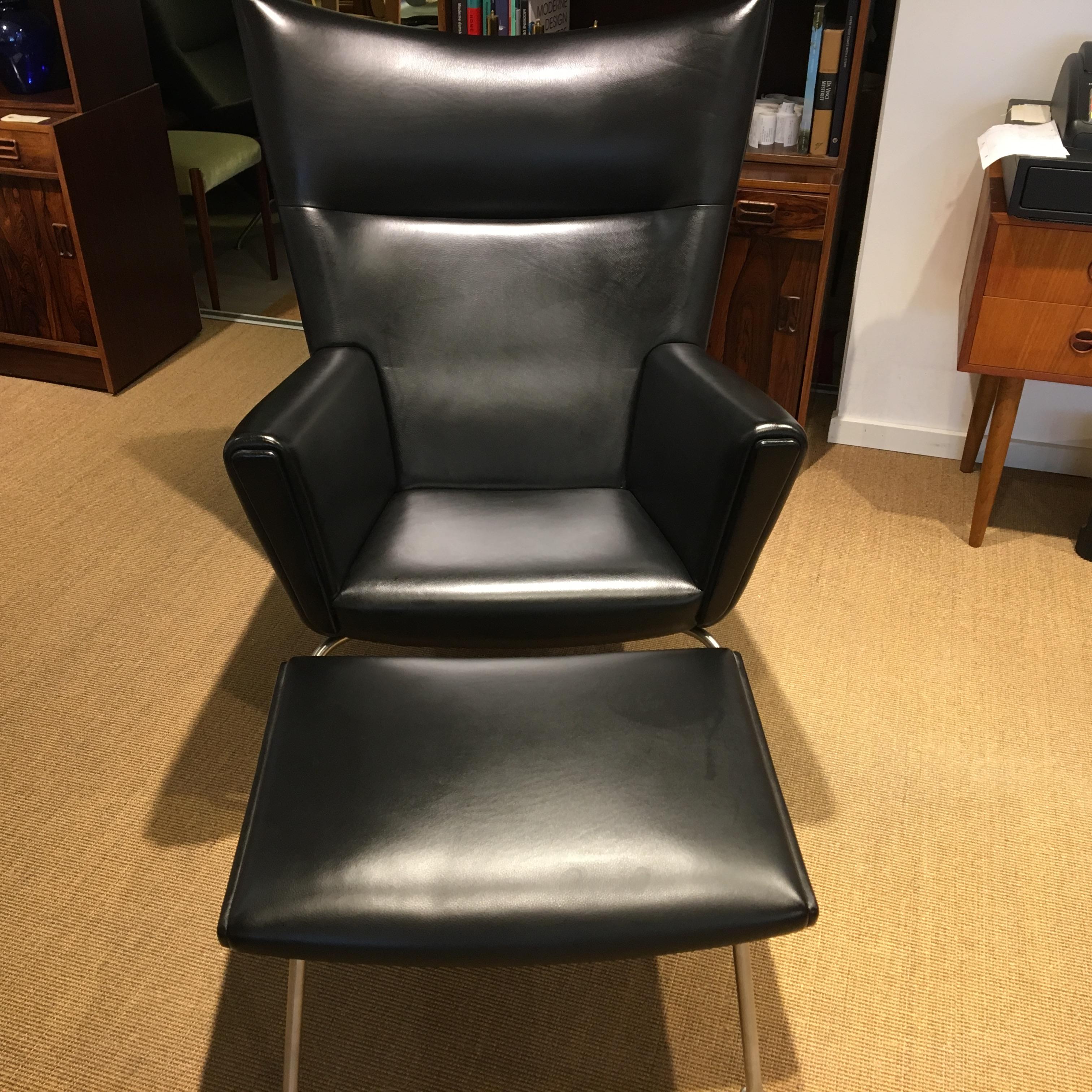 Danish Armchair 'Wing chair' with Stool in Leather, Design Hans J. Wegner