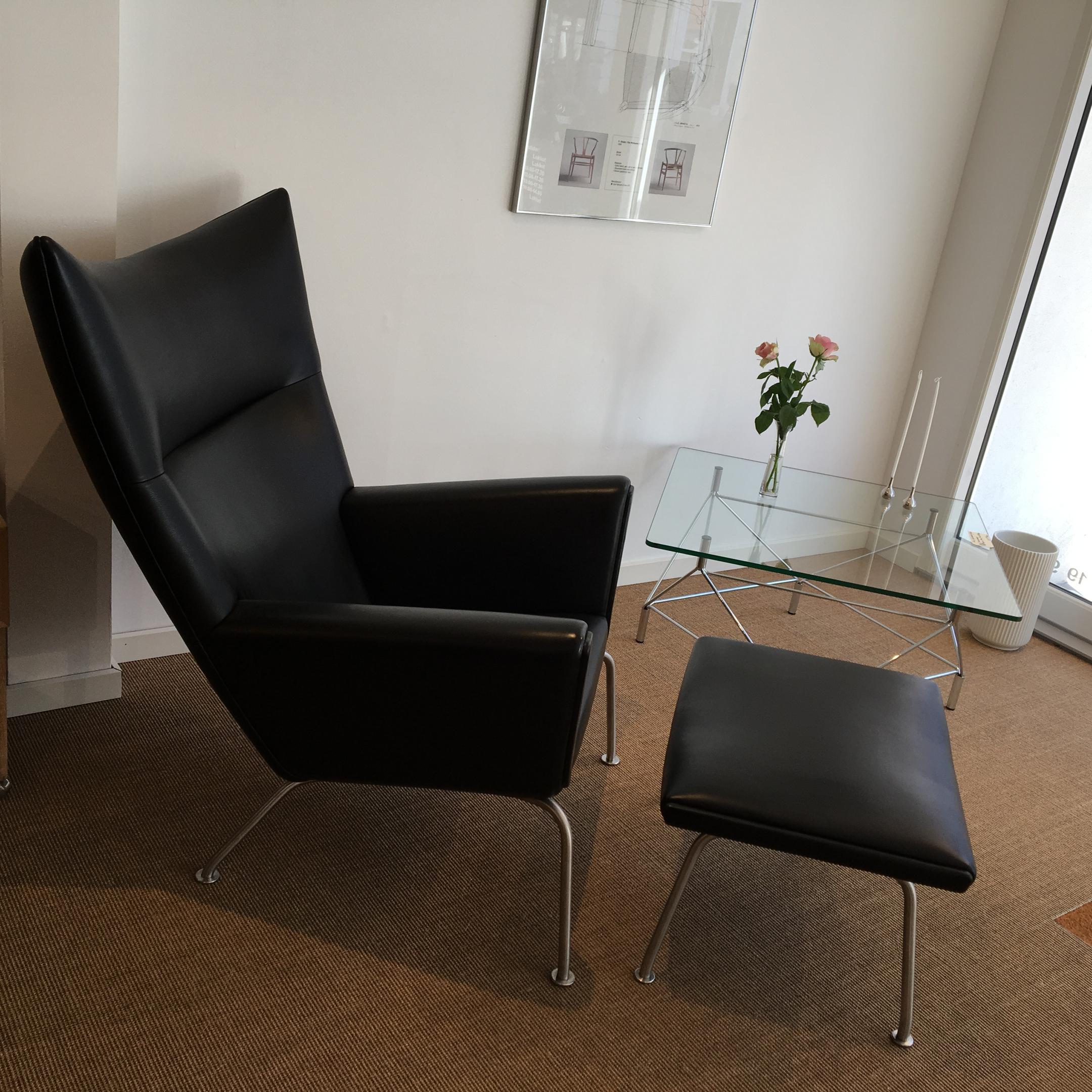 Mid-20th Century Armchair 'Wing chair' with Stool in Leather, Design Hans J. Wegner