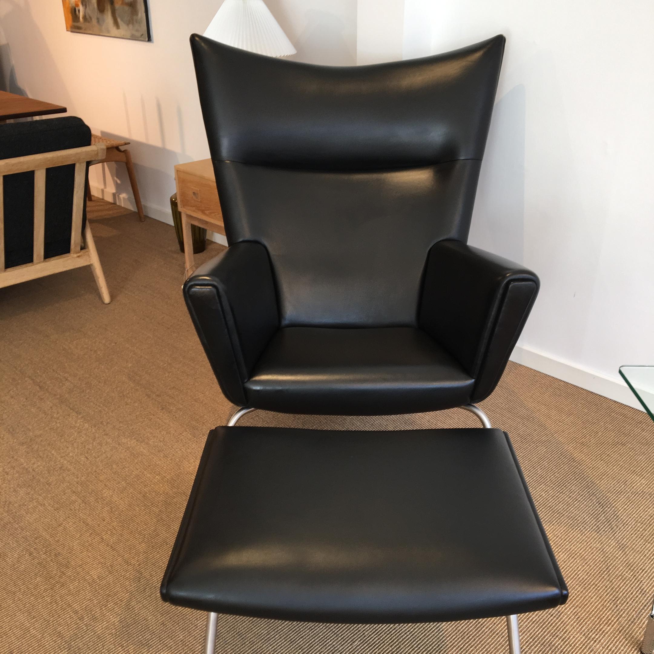 Armchair 'Wing chair' with Stool in Leather, Design Hans J. Wegner 1