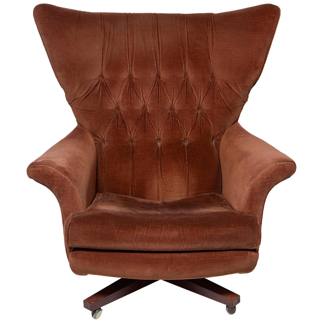 Fauteuil pivotant à oreilles G-Plan 6250R Draylan marron James Bond Blofeld 1962 en vente