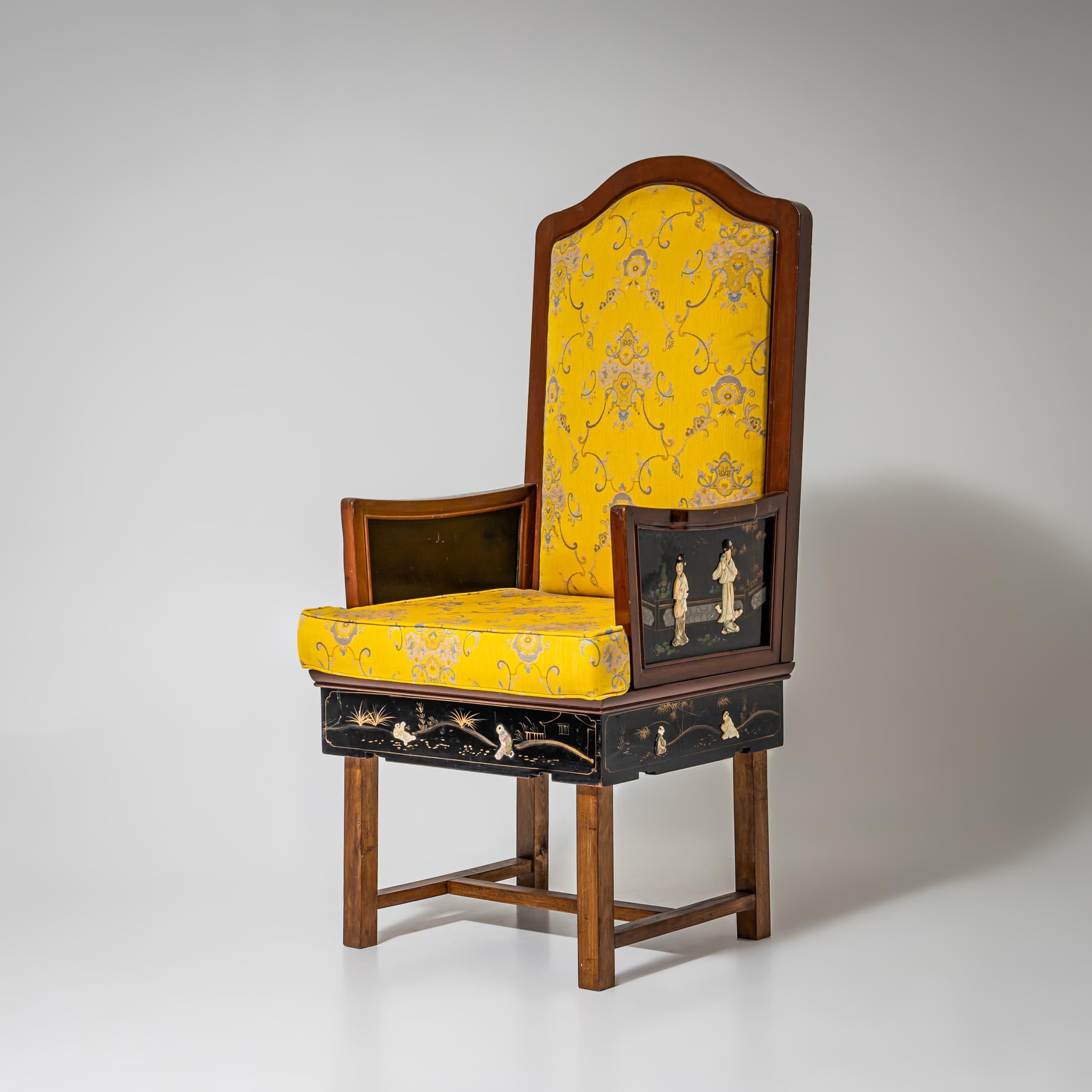Sillón con decoración de laca chinoiserie, probablemente de principios del siglo XX Lacado en venta