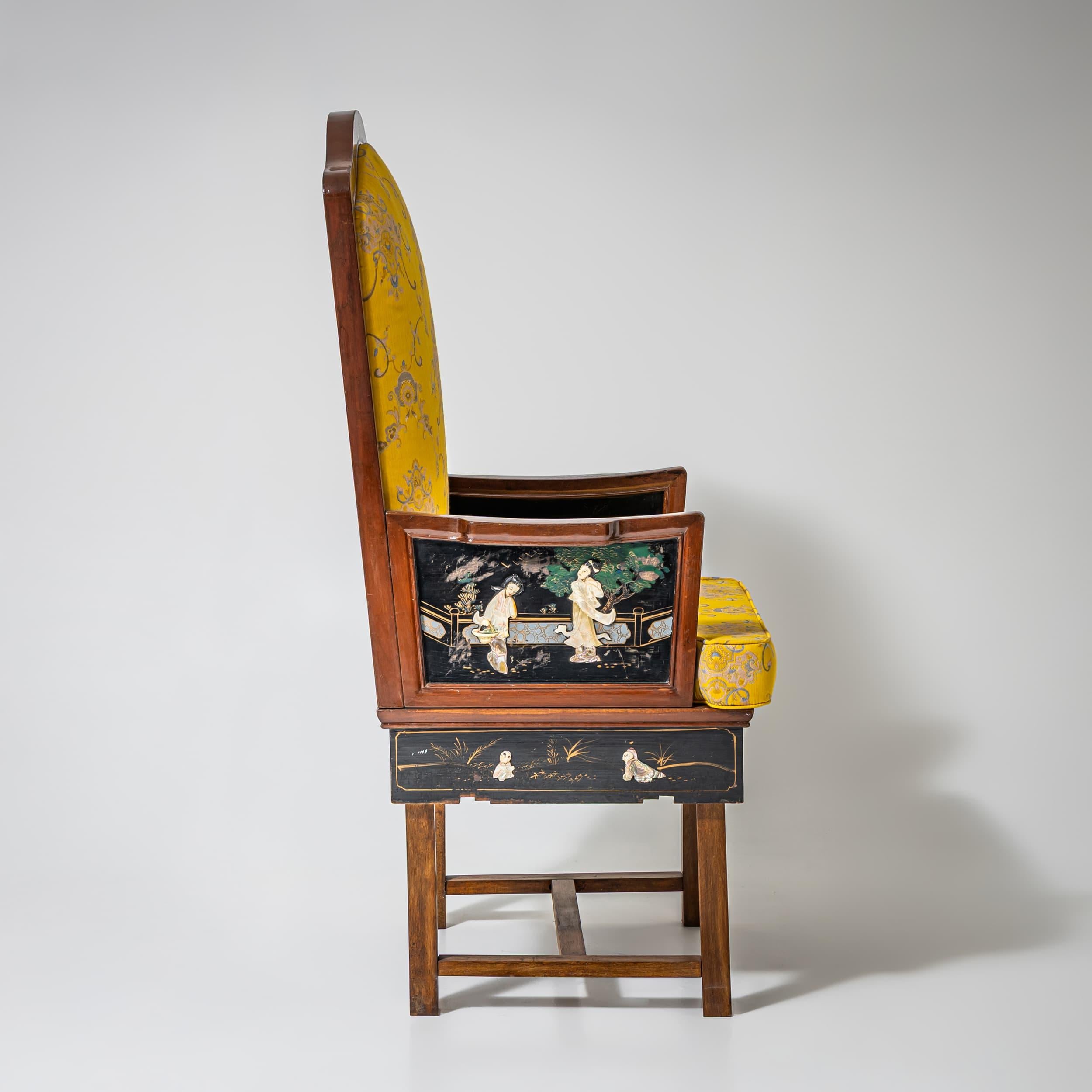 Sillón con decoración de laca chinoiserie, probablemente de principios del siglo XX Tela en venta