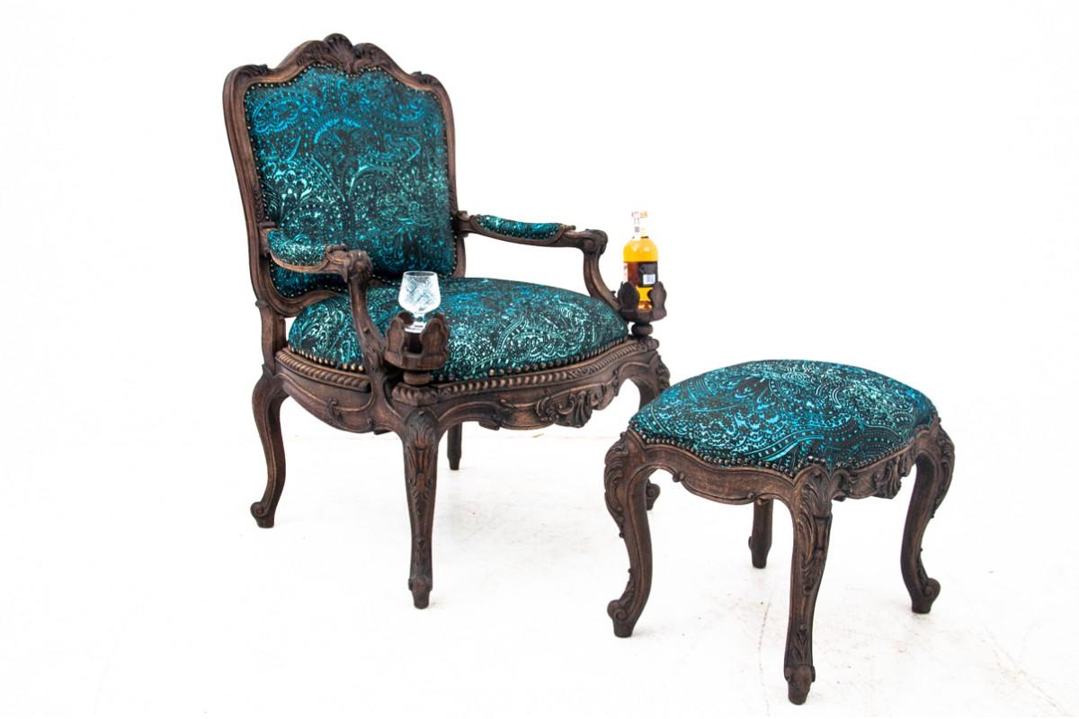 Sessel mit Fußbank, Frankreich, um 1880.

Sehr guter Zustand.

Holz: Eiche

Abmessungen

Sessel Höhe 103 cm, Sitzhöhe 46 cm Breite 76 cm Tiefe. 68 cm