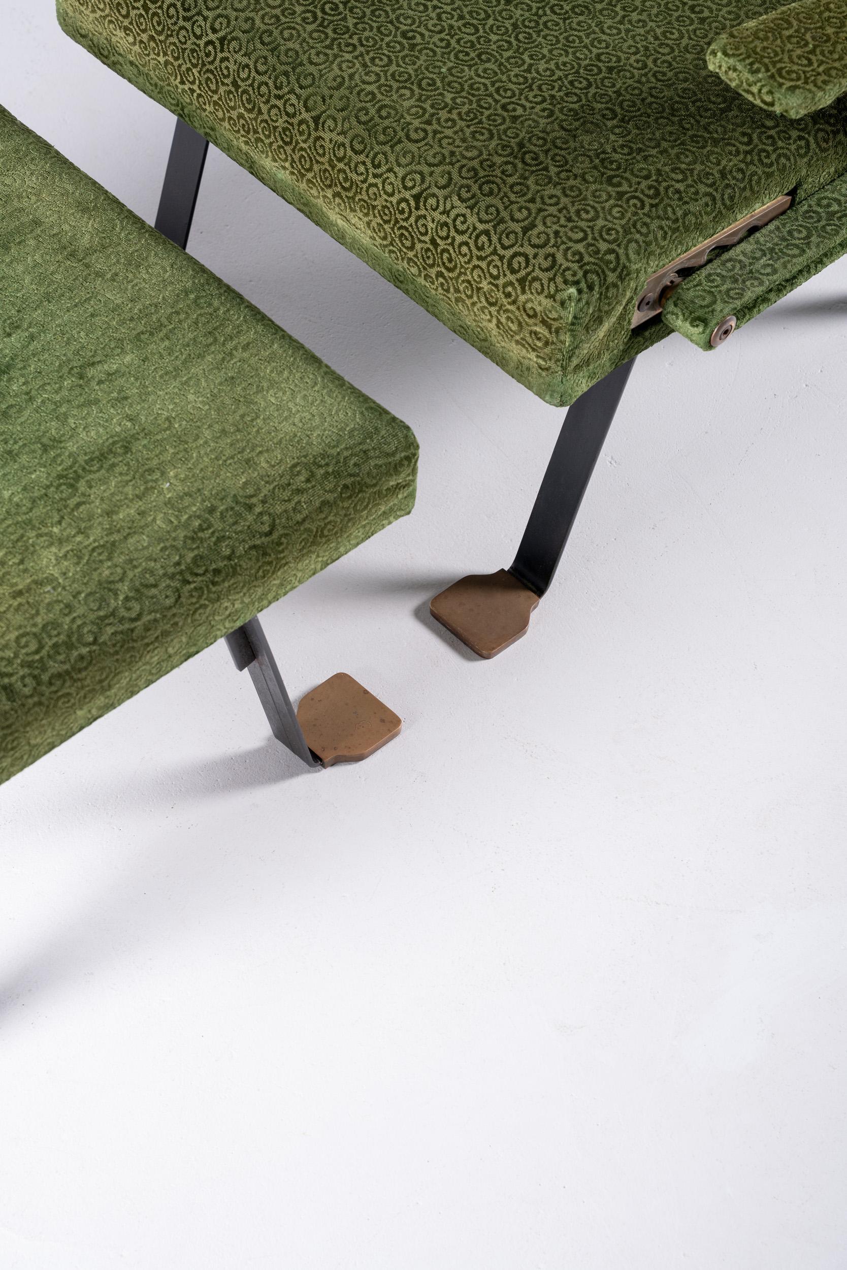 Este magnífico sillón con otomana, modelo 